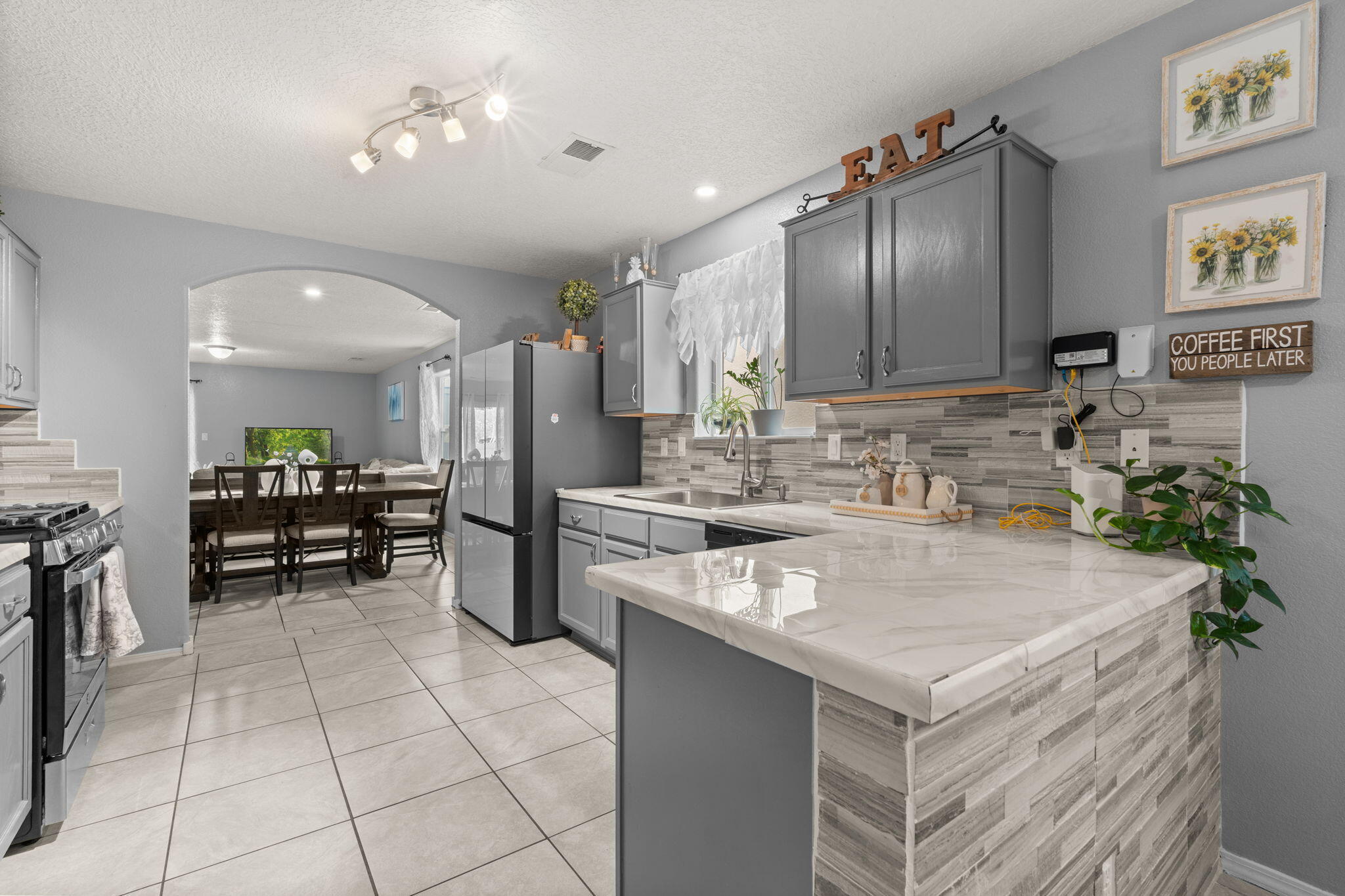 1018 DESERT SUNFLOWER Drive NE