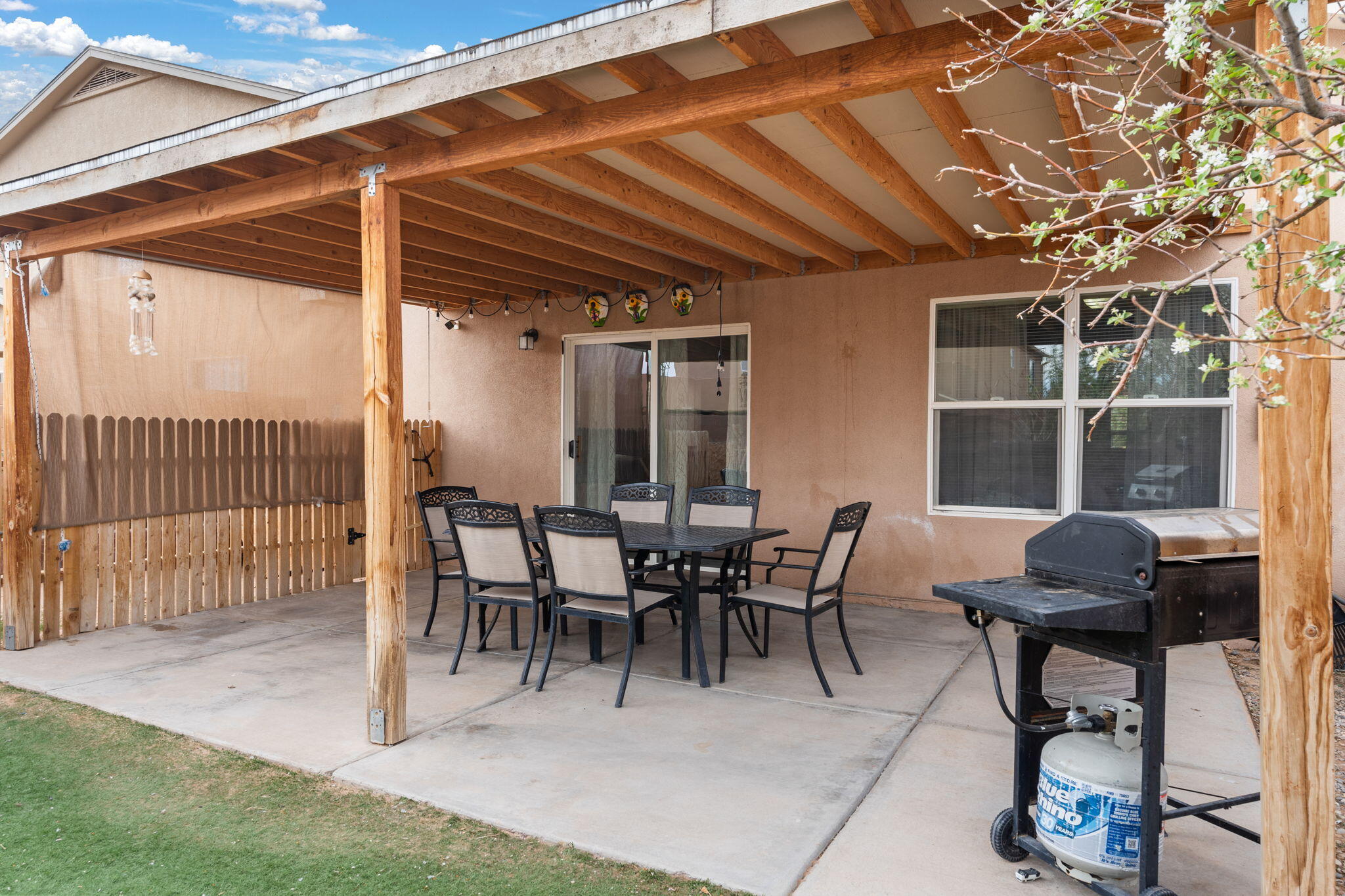 1018 DESERT SUNFLOWER Drive NE