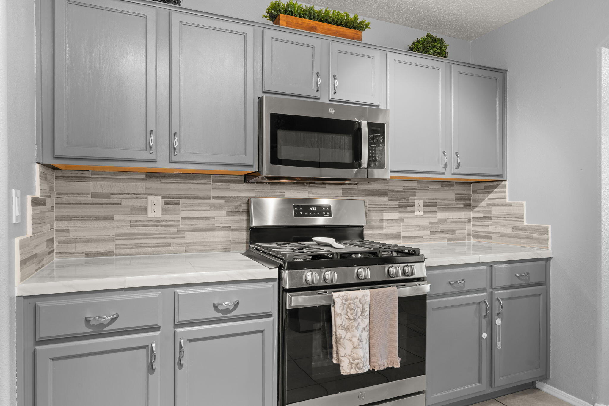 1018 DESERT SUNFLOWER Drive NE