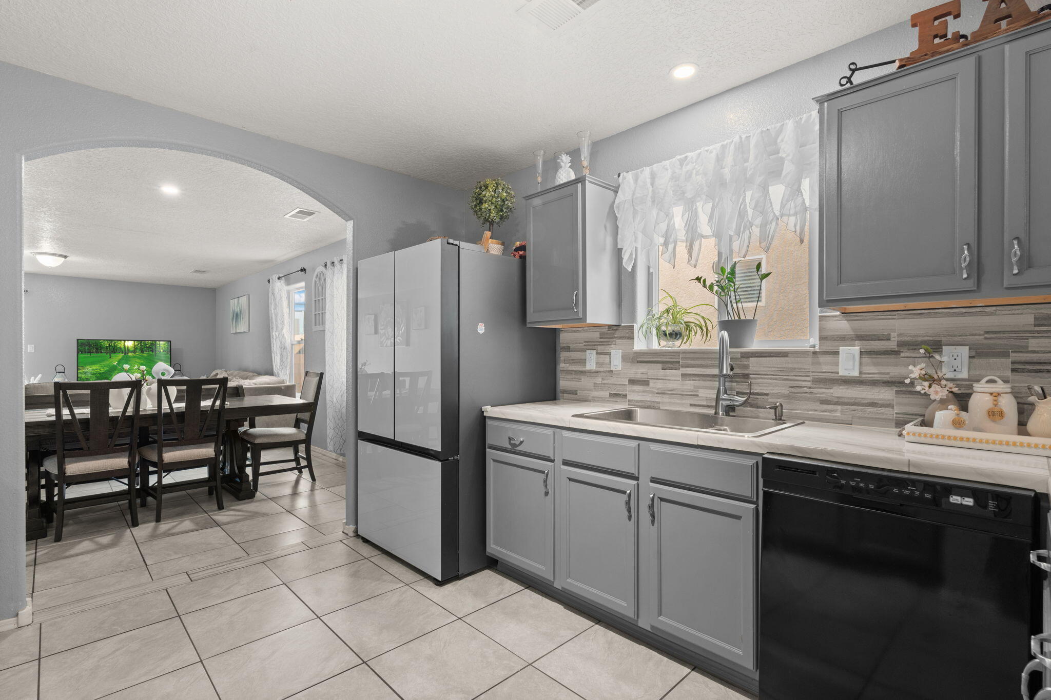 1018 DESERT SUNFLOWER Drive NE