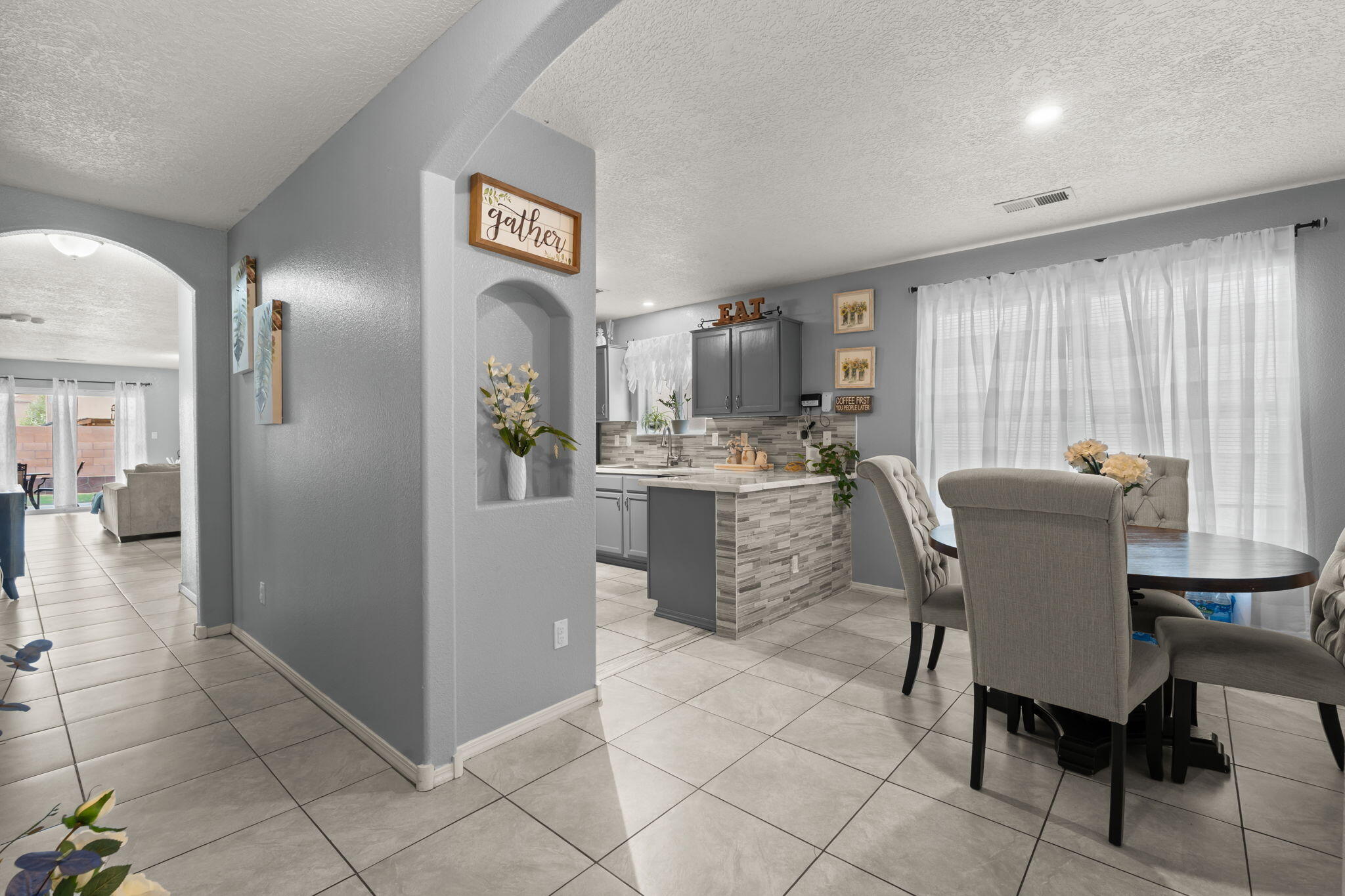 1018 DESERT SUNFLOWER Drive NE