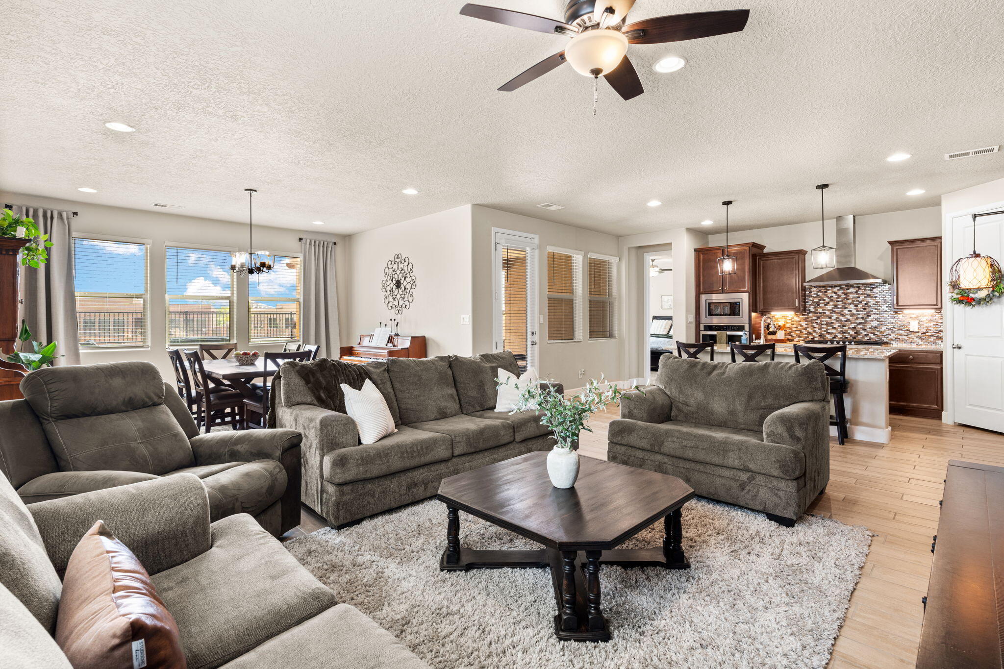 6216 REDROOT Street NW