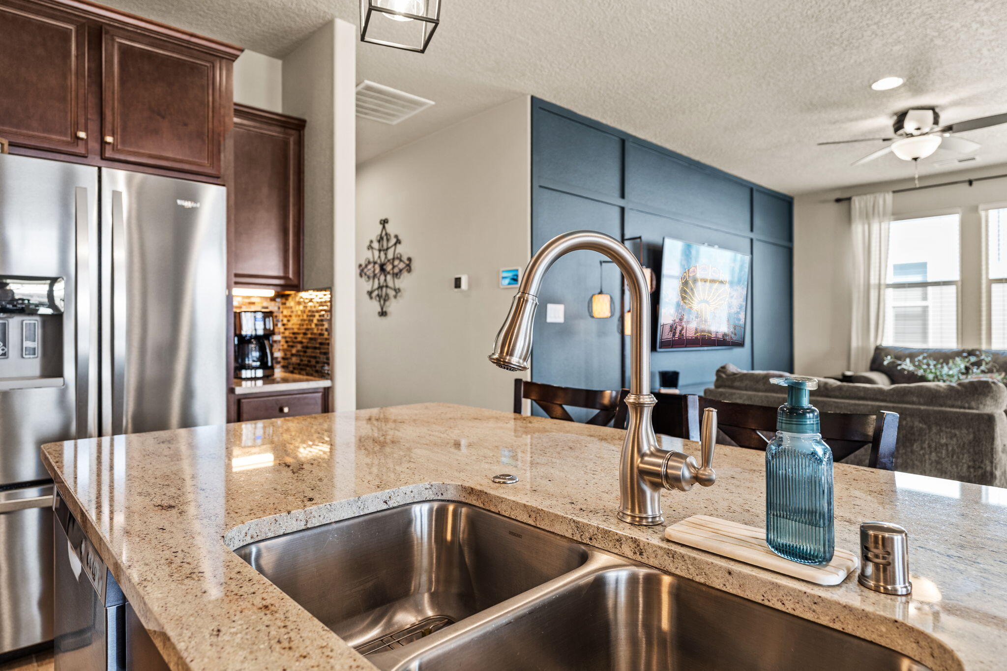 6216 REDROOT Street NW