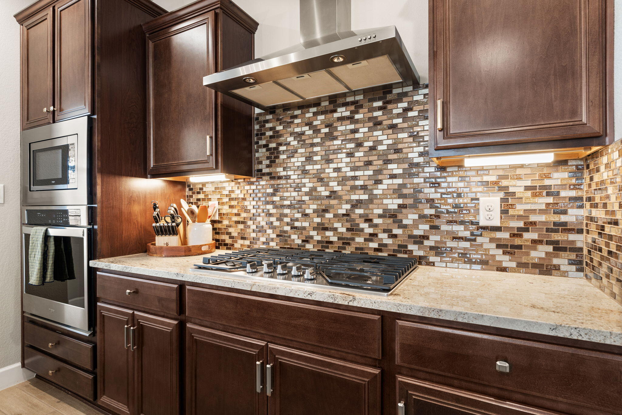 6216 REDROOT Street NW