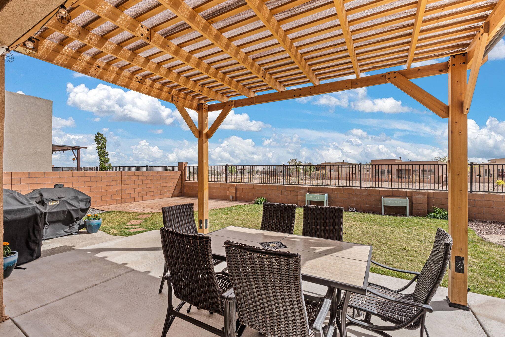 6216 REDROOT Street NW