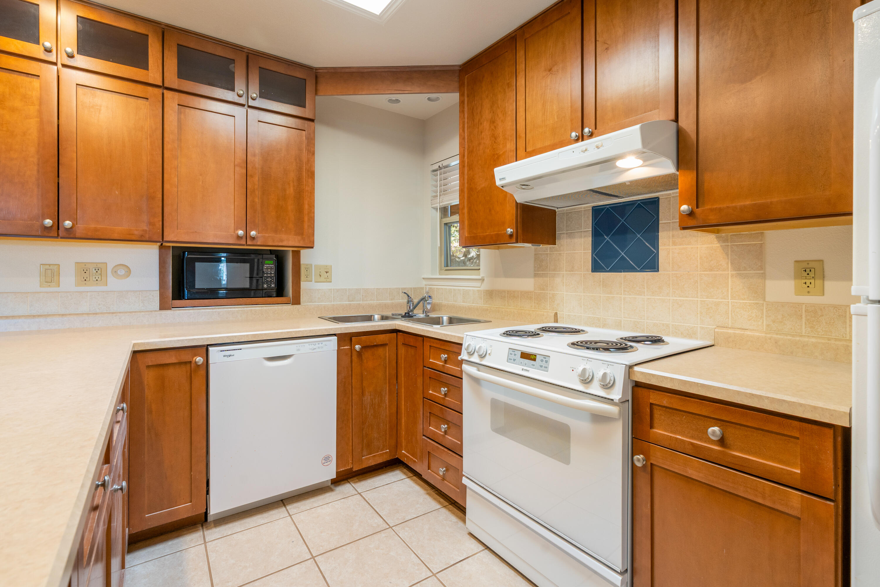 12012 ELVIN Place NE