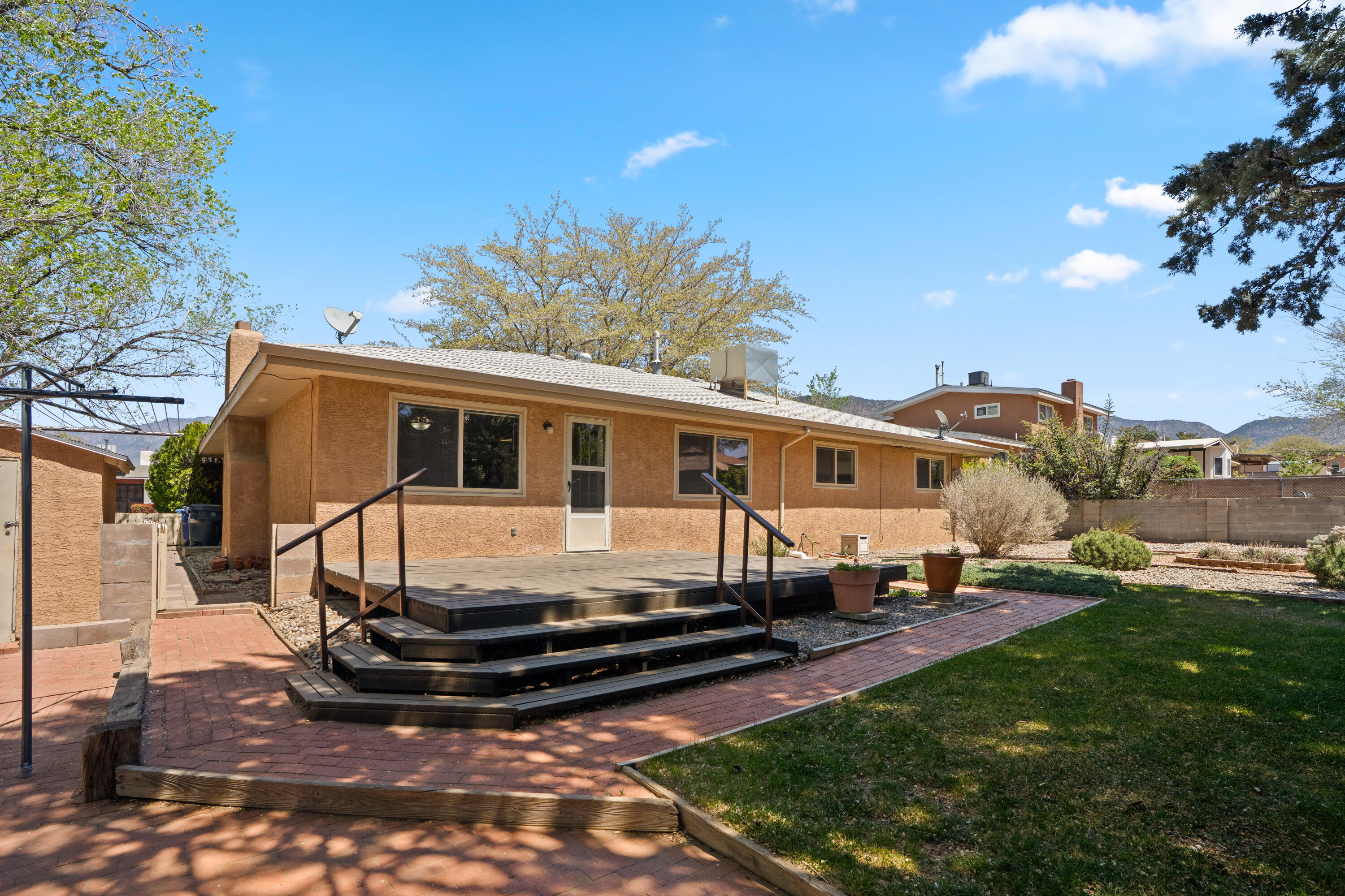 12012 ELVIN Place NE