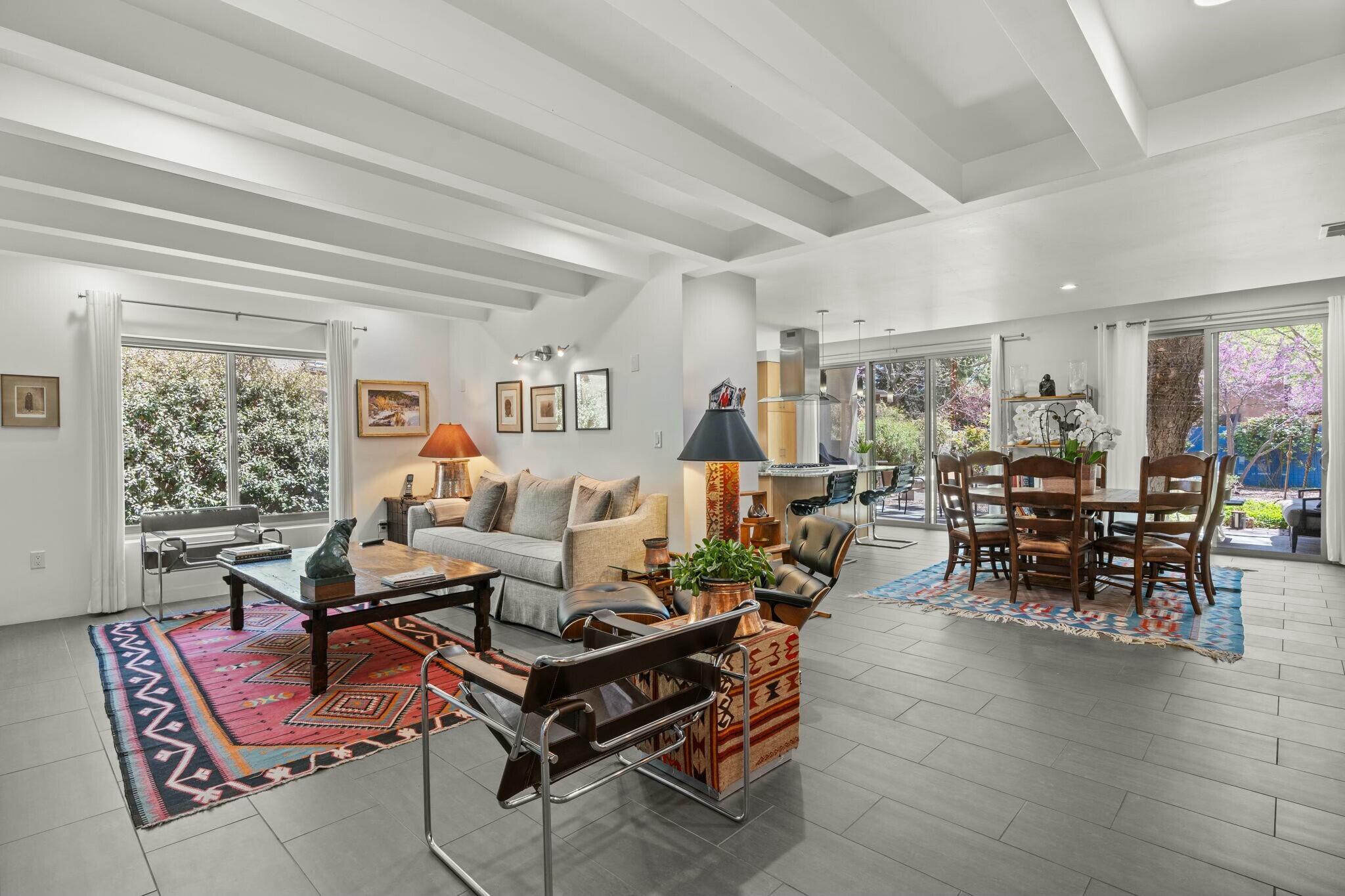 704 LAGUNA Boulevard SW