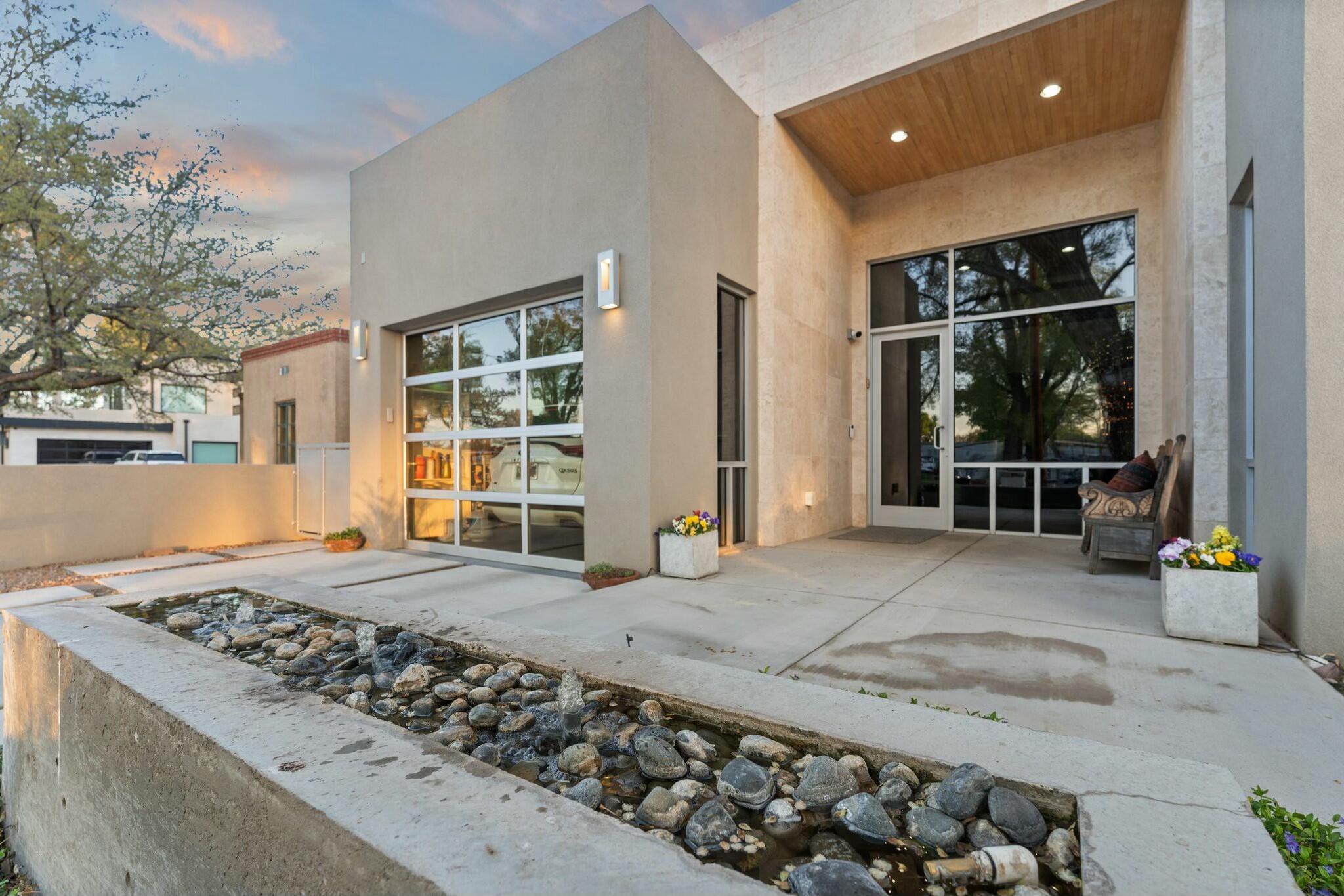 704 LAGUNA Boulevard SW