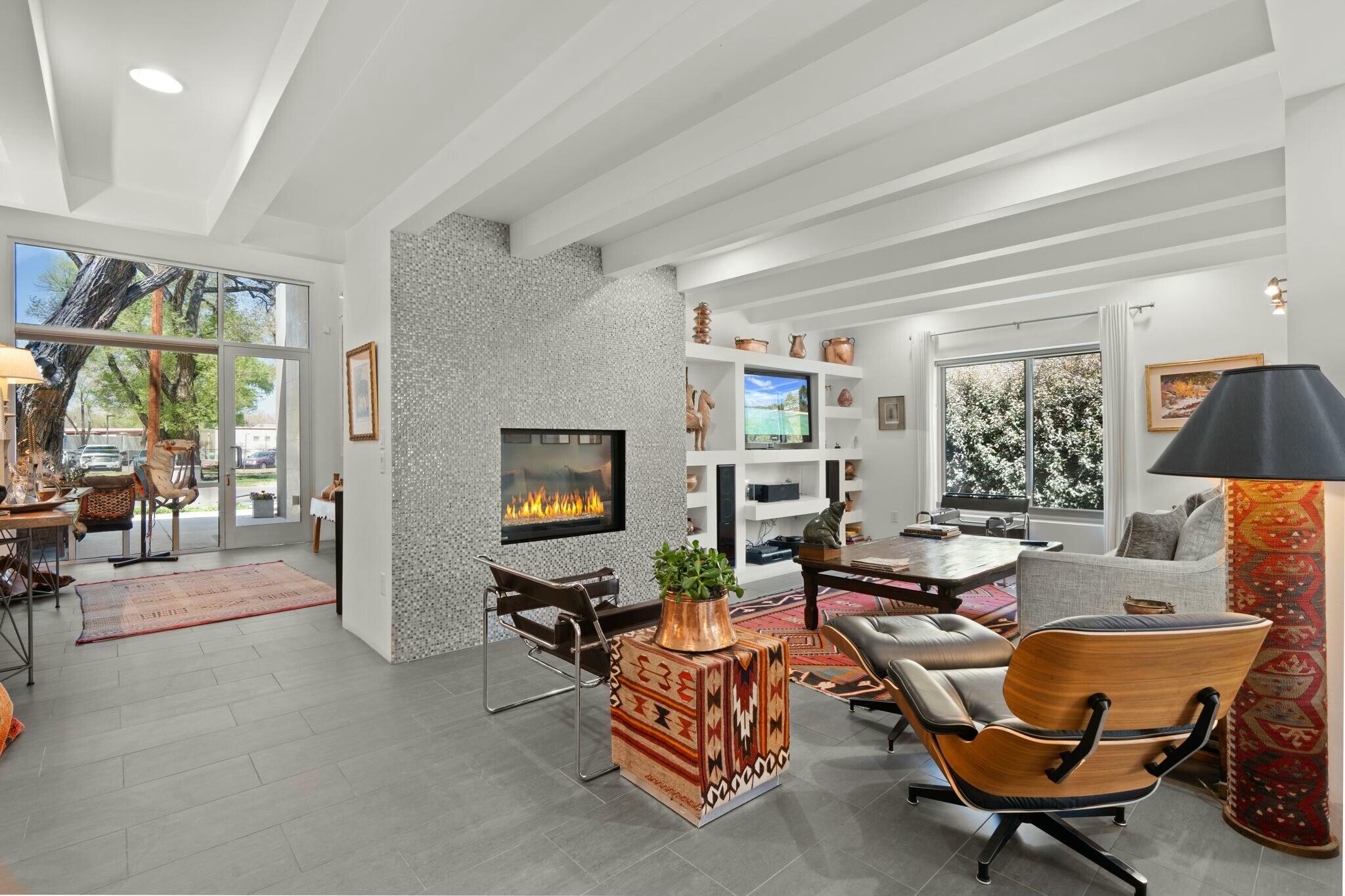 704 LAGUNA Boulevard SW