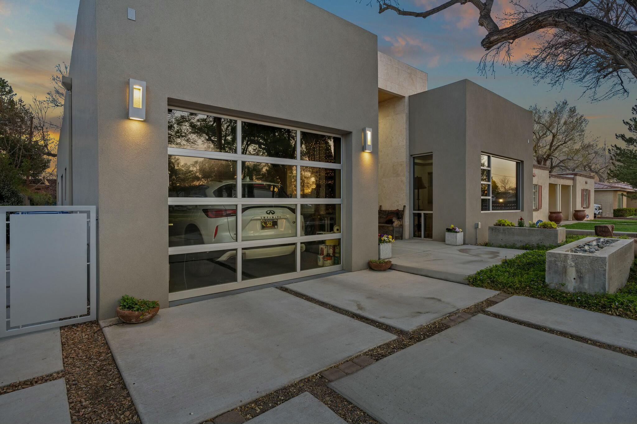 704 LAGUNA Boulevard SW