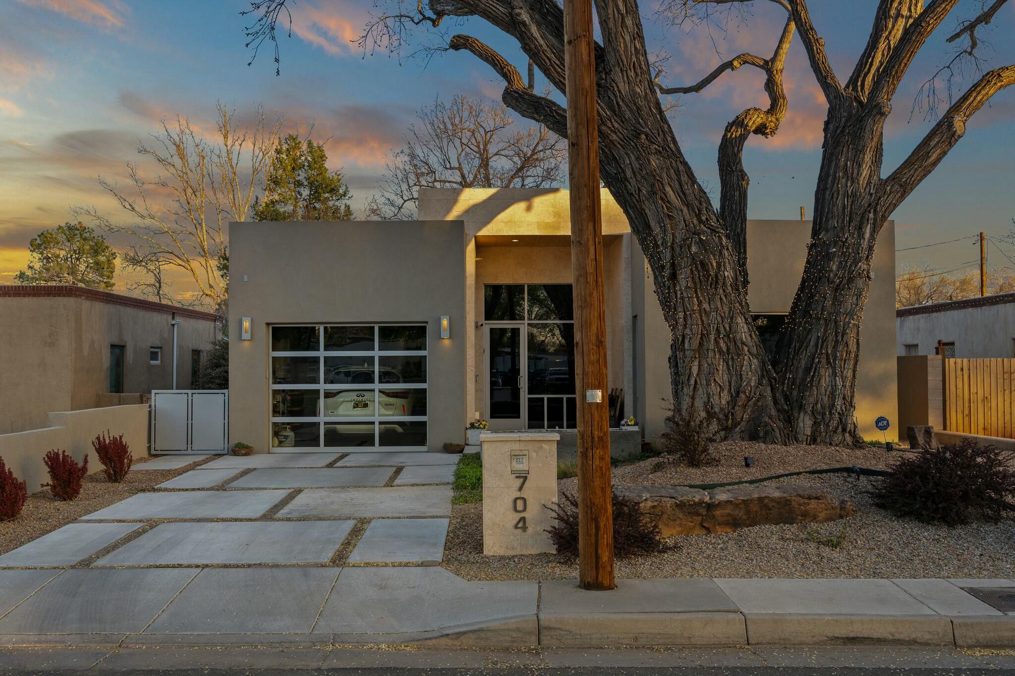 704 LAGUNA Boulevard SW