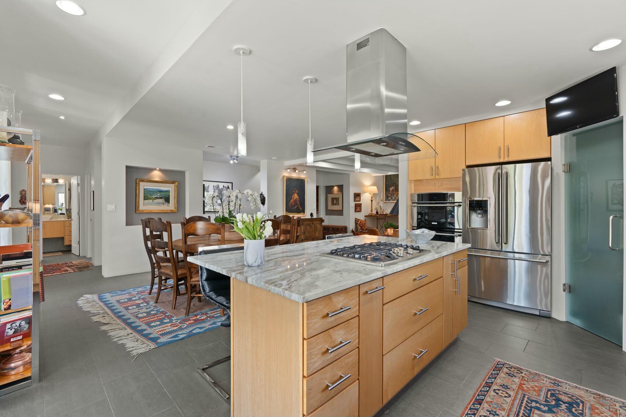704 LAGUNA Boulevard SW