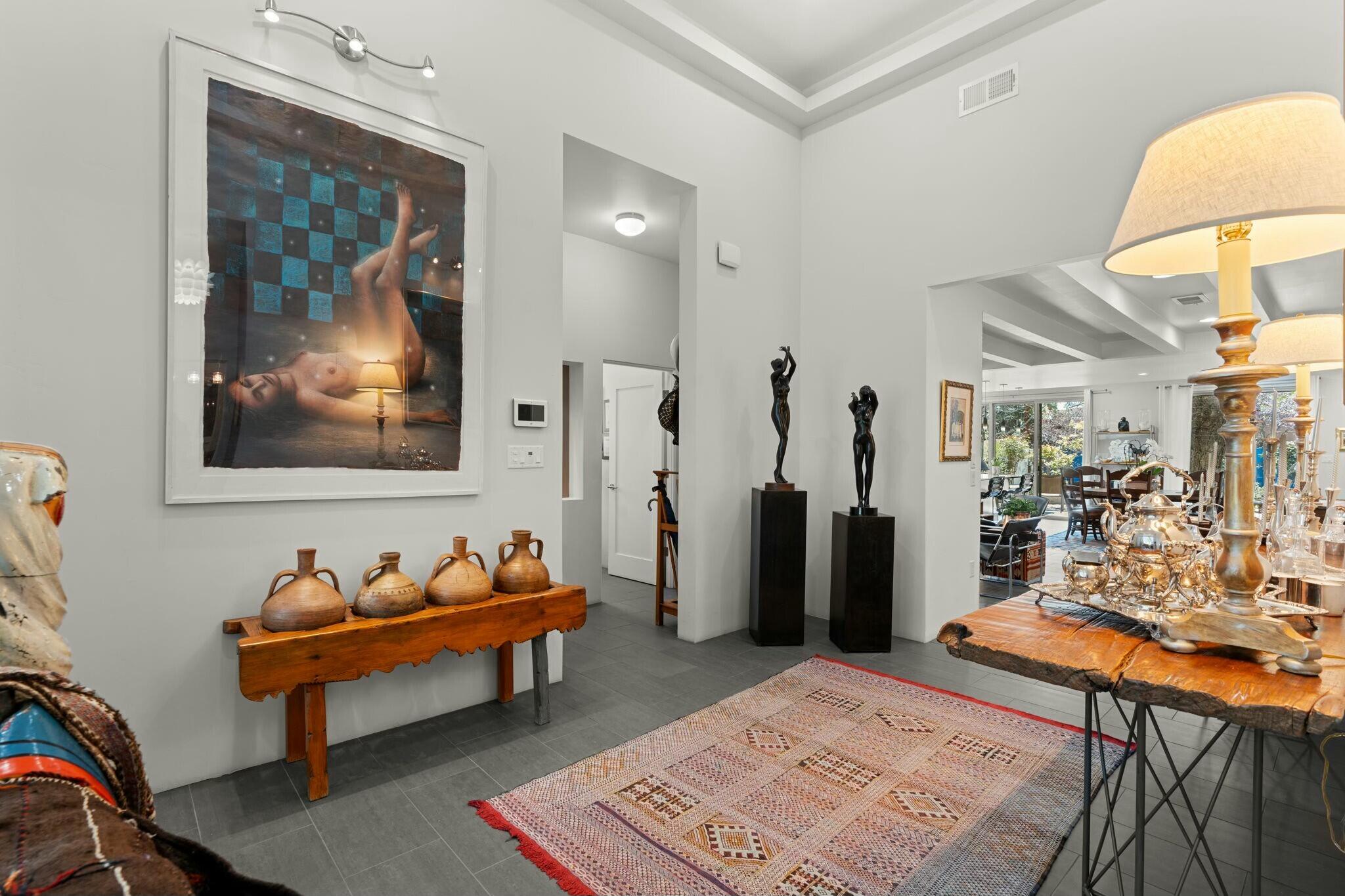 704 LAGUNA Boulevard SW