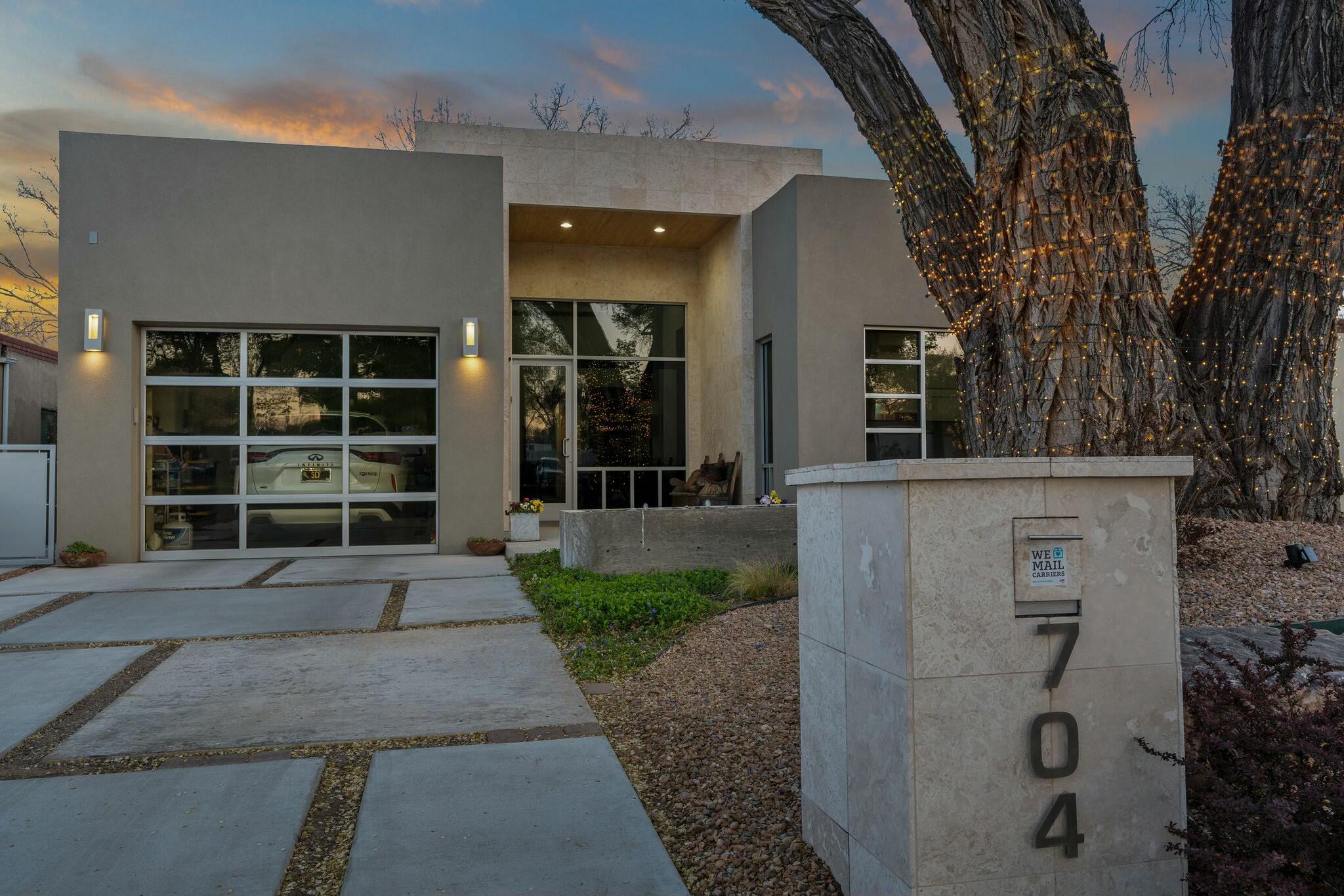 704 LAGUNA Boulevard SW