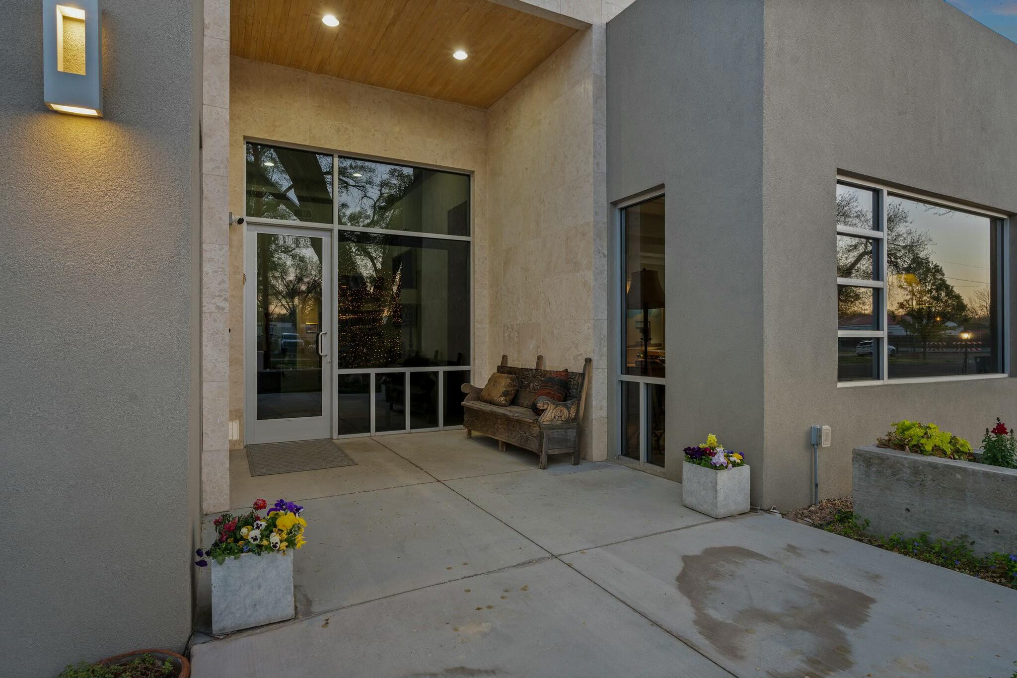 704 LAGUNA Boulevard SW