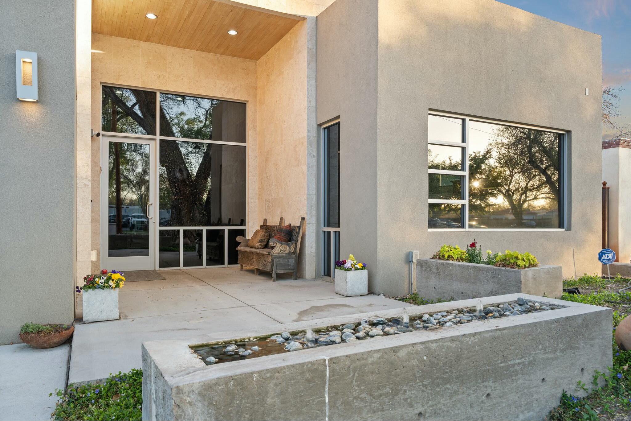 704 LAGUNA Boulevard SW