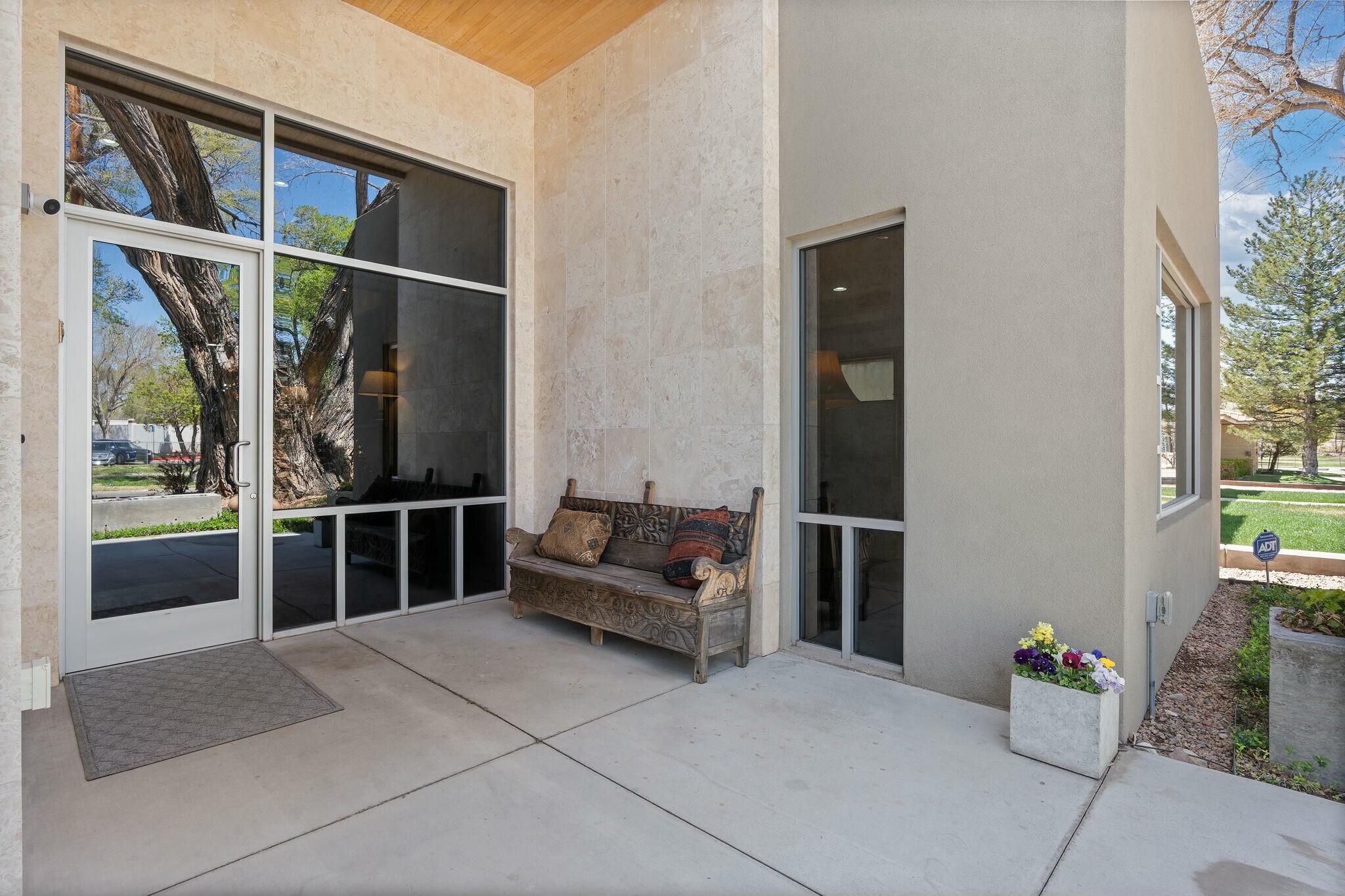 704 LAGUNA Boulevard SW