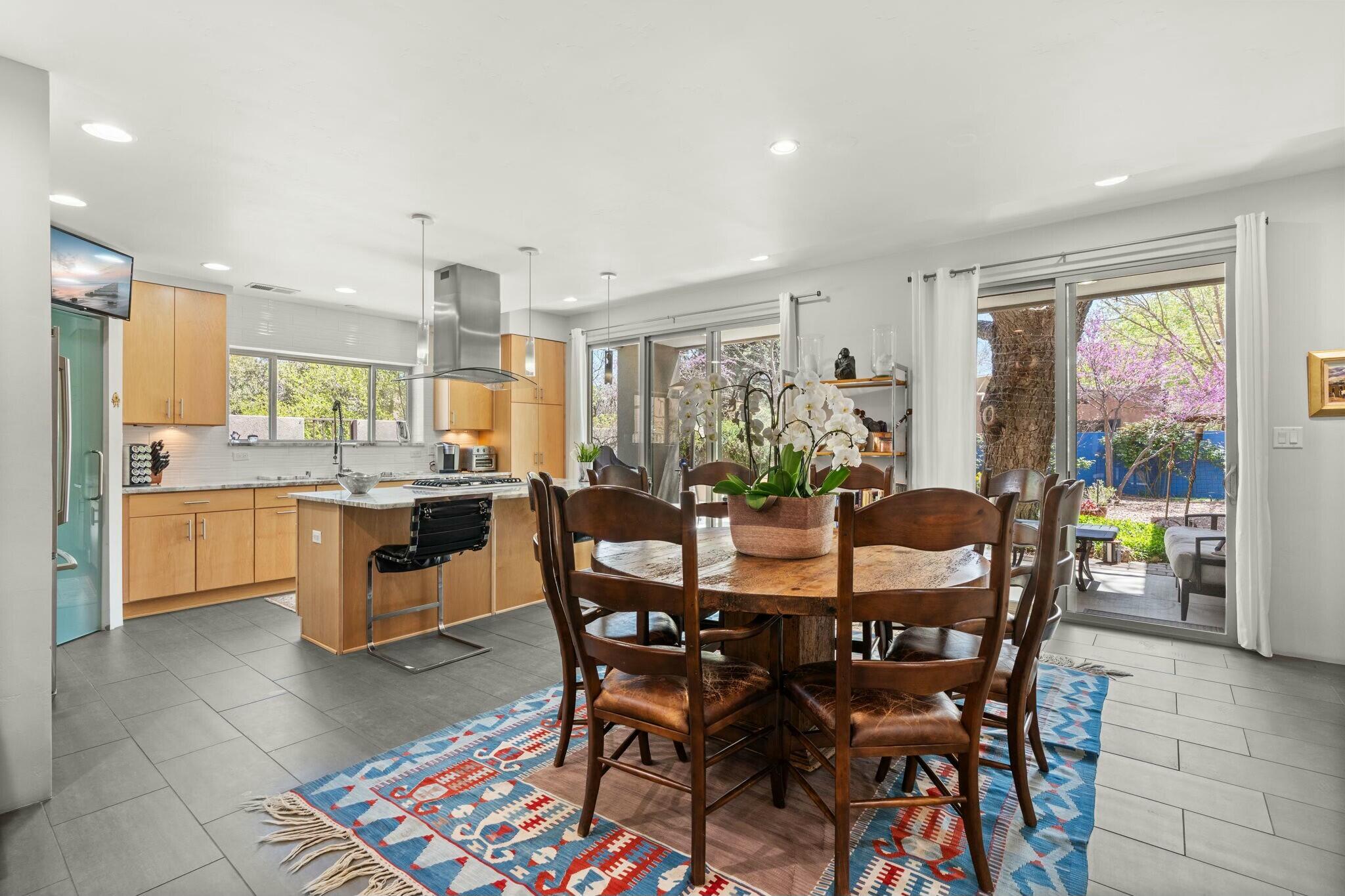 704 LAGUNA Boulevard SW