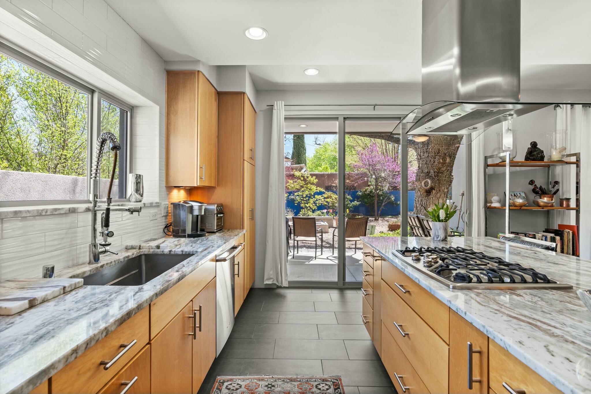 704 LAGUNA Boulevard SW