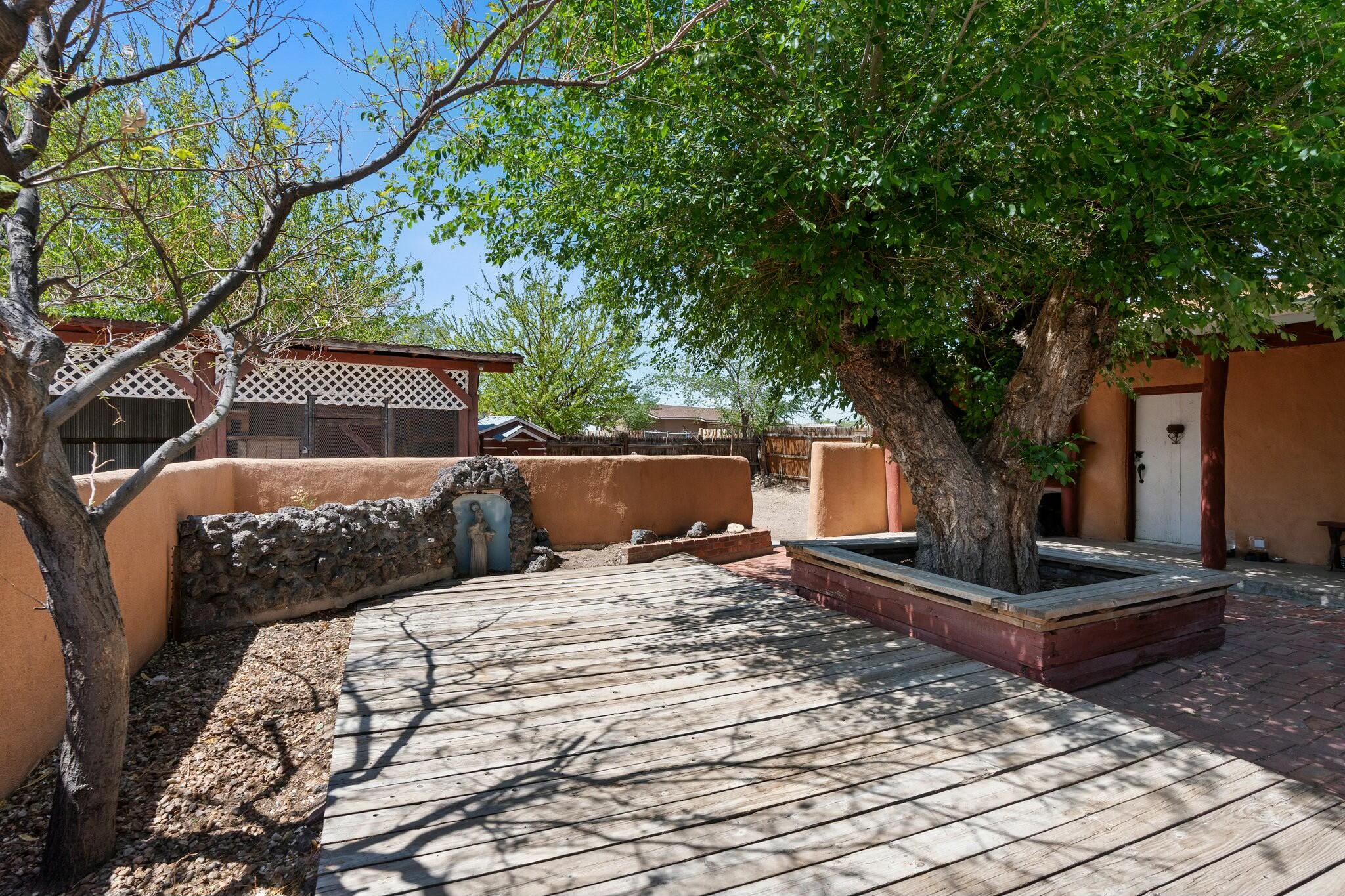 457 ATRISCO Drive SW