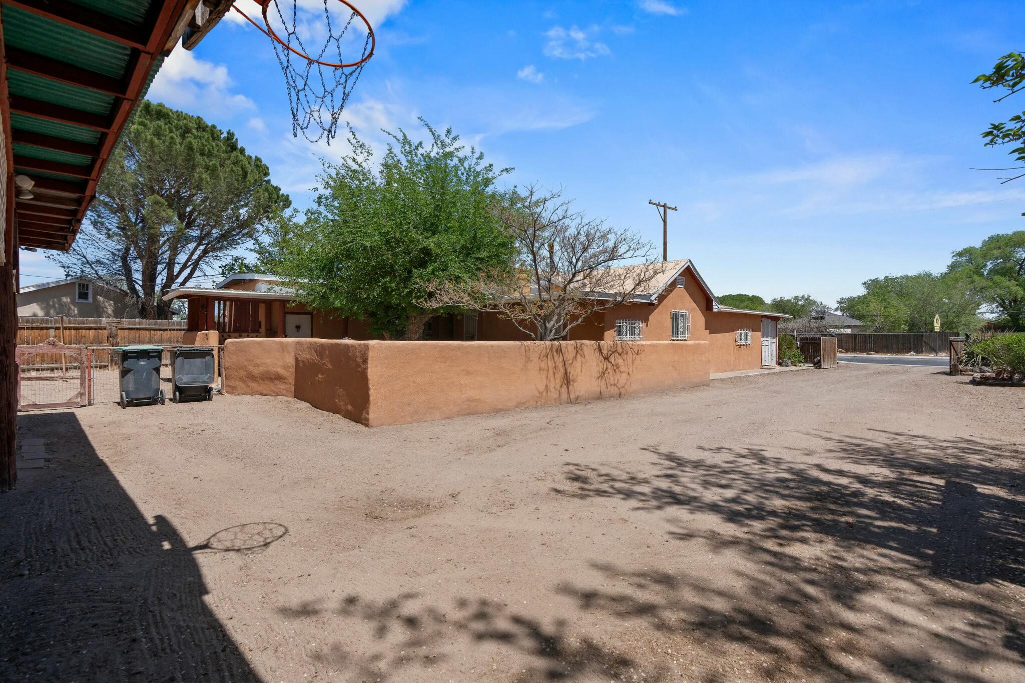 457 ATRISCO Drive SW