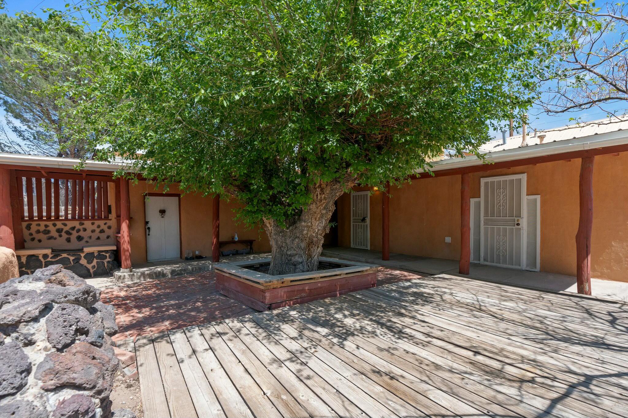 457 ATRISCO Drive SW