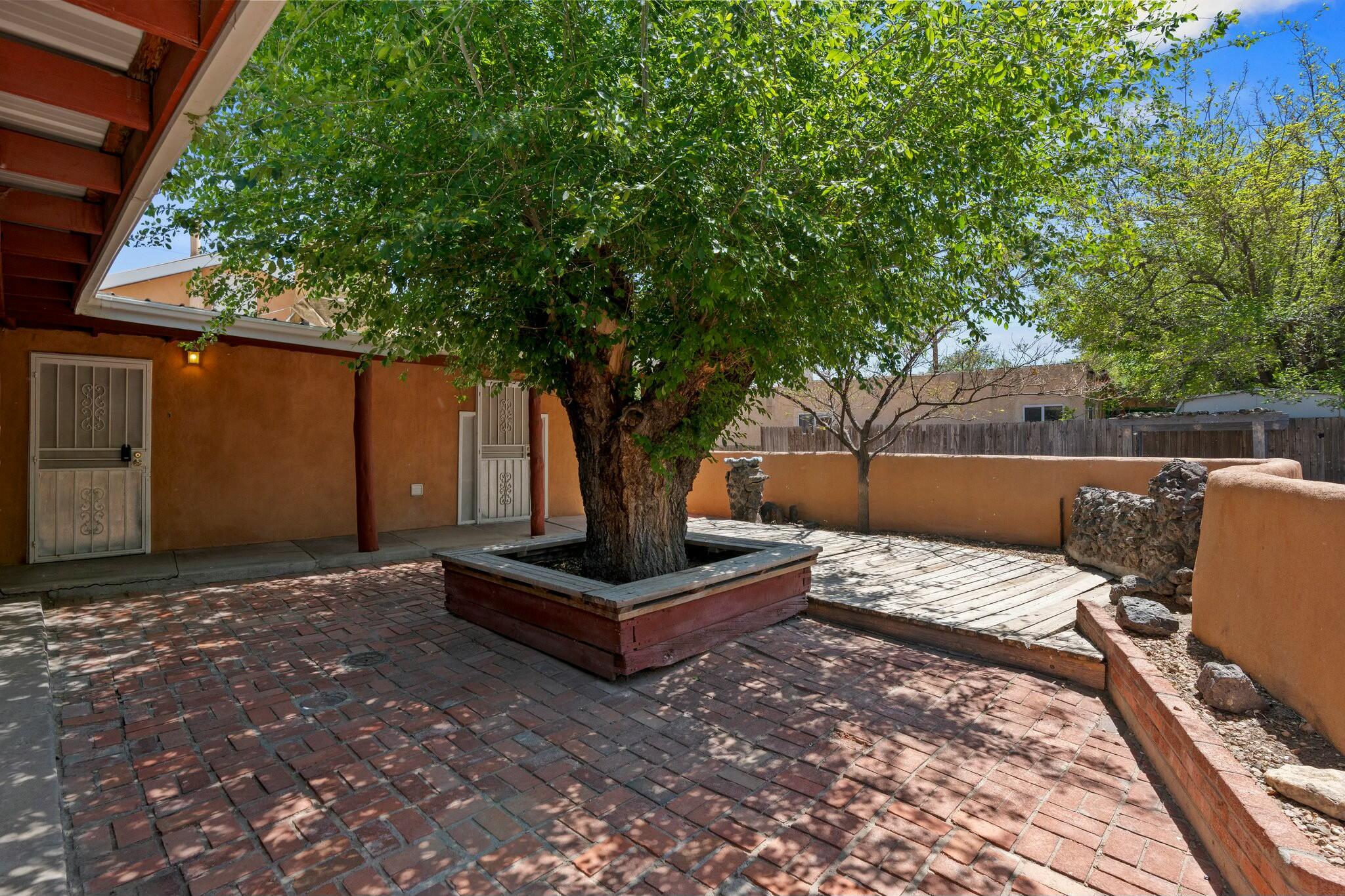 457 ATRISCO Drive SW
