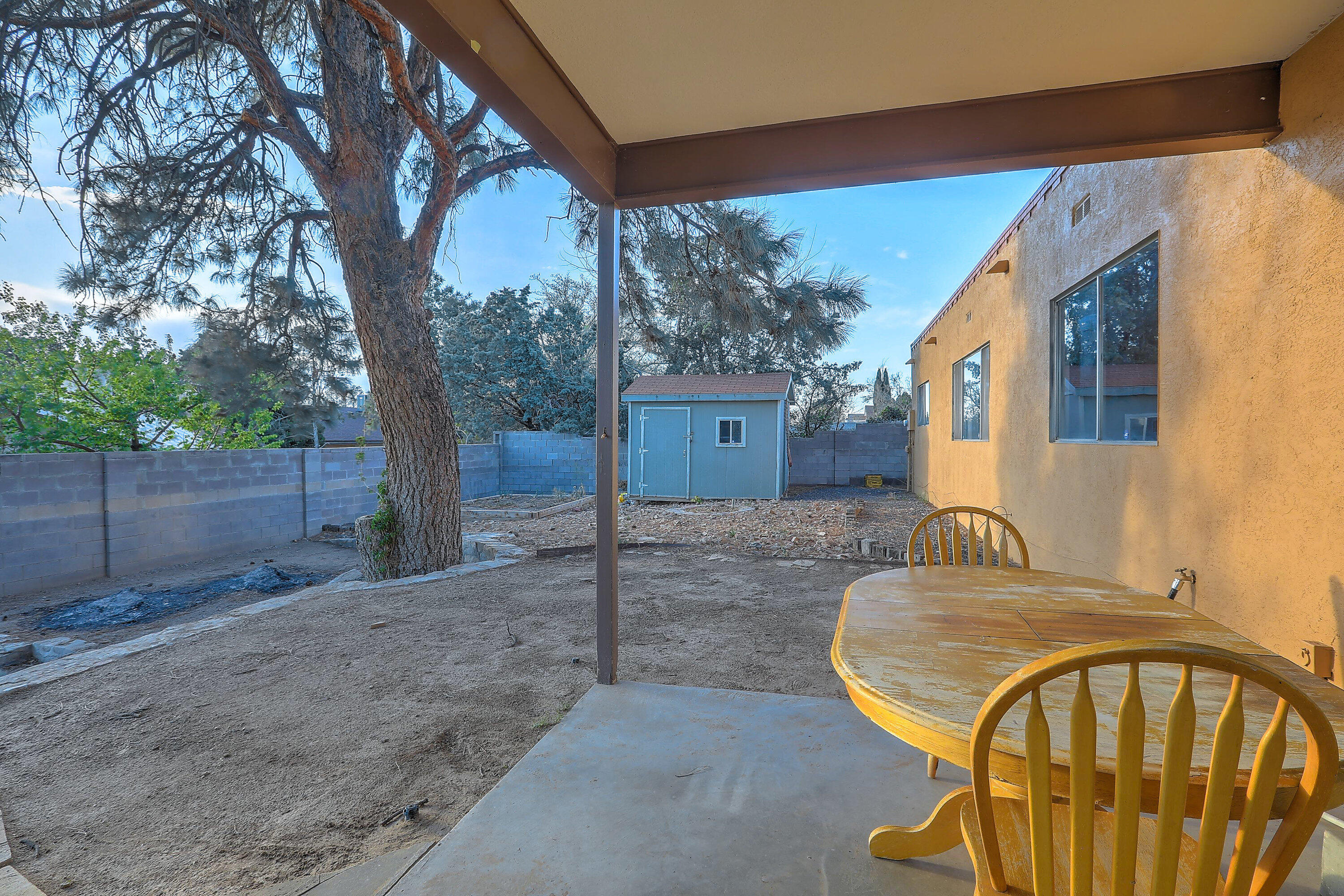 1613 EASTRIDGE Drive NE