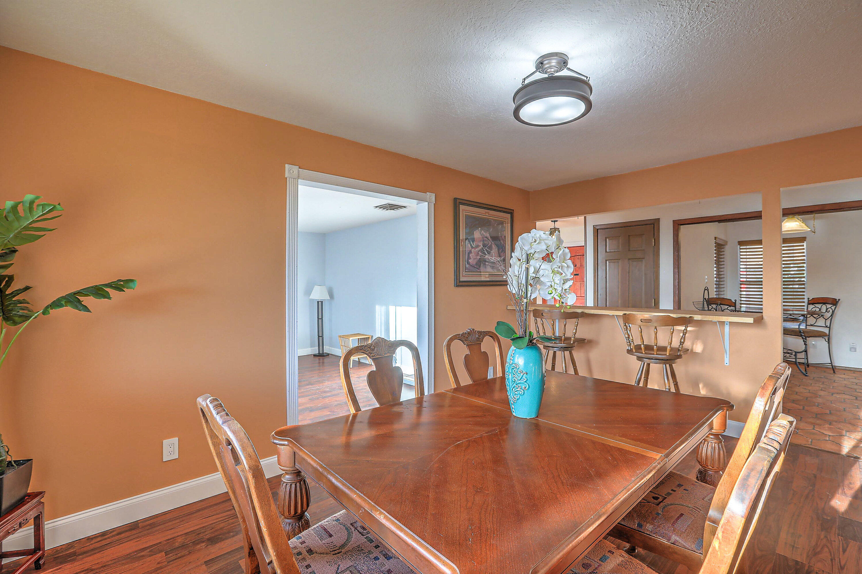 1613 EASTRIDGE Drive NE