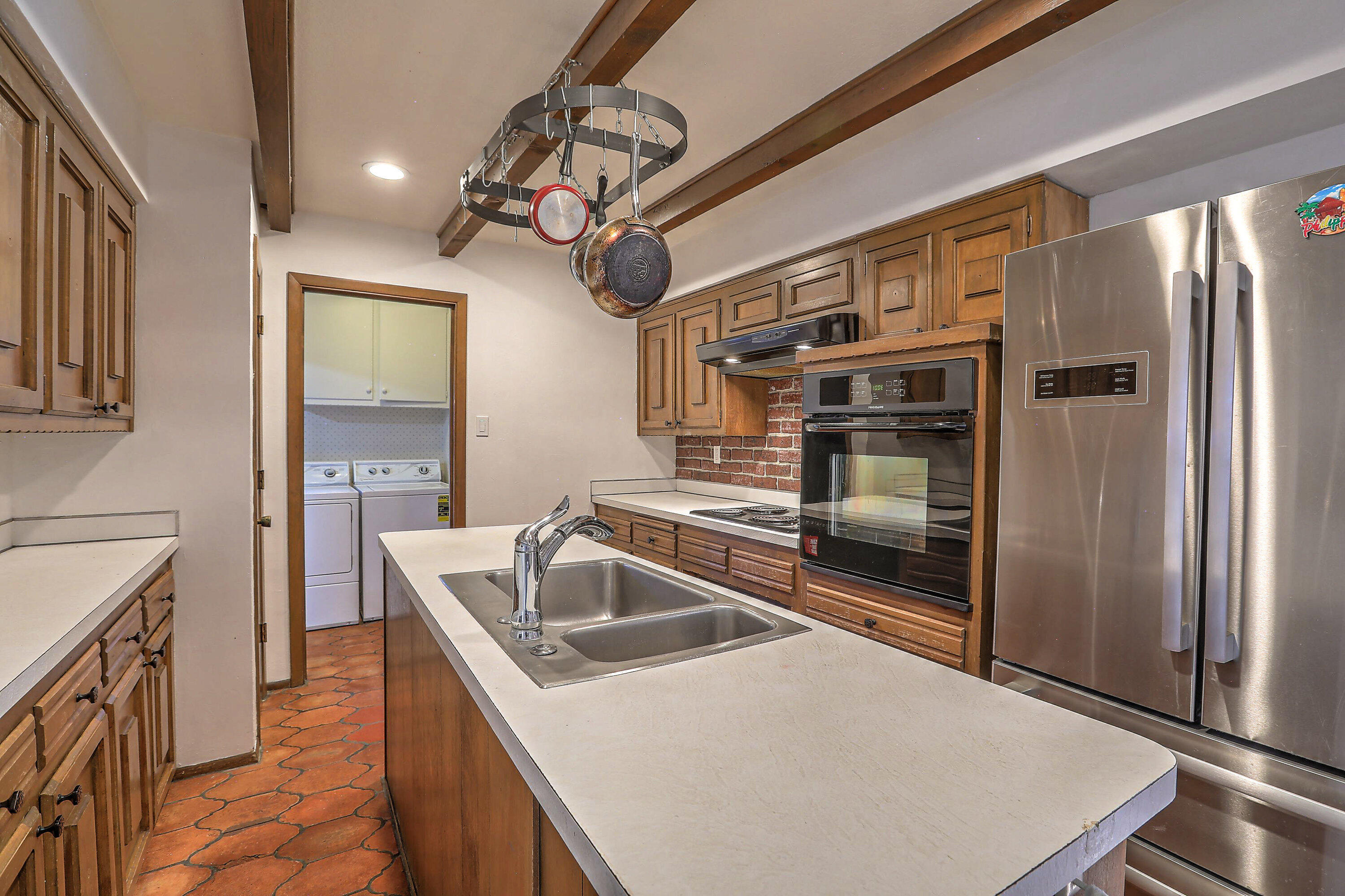 1613 EASTRIDGE Drive NE