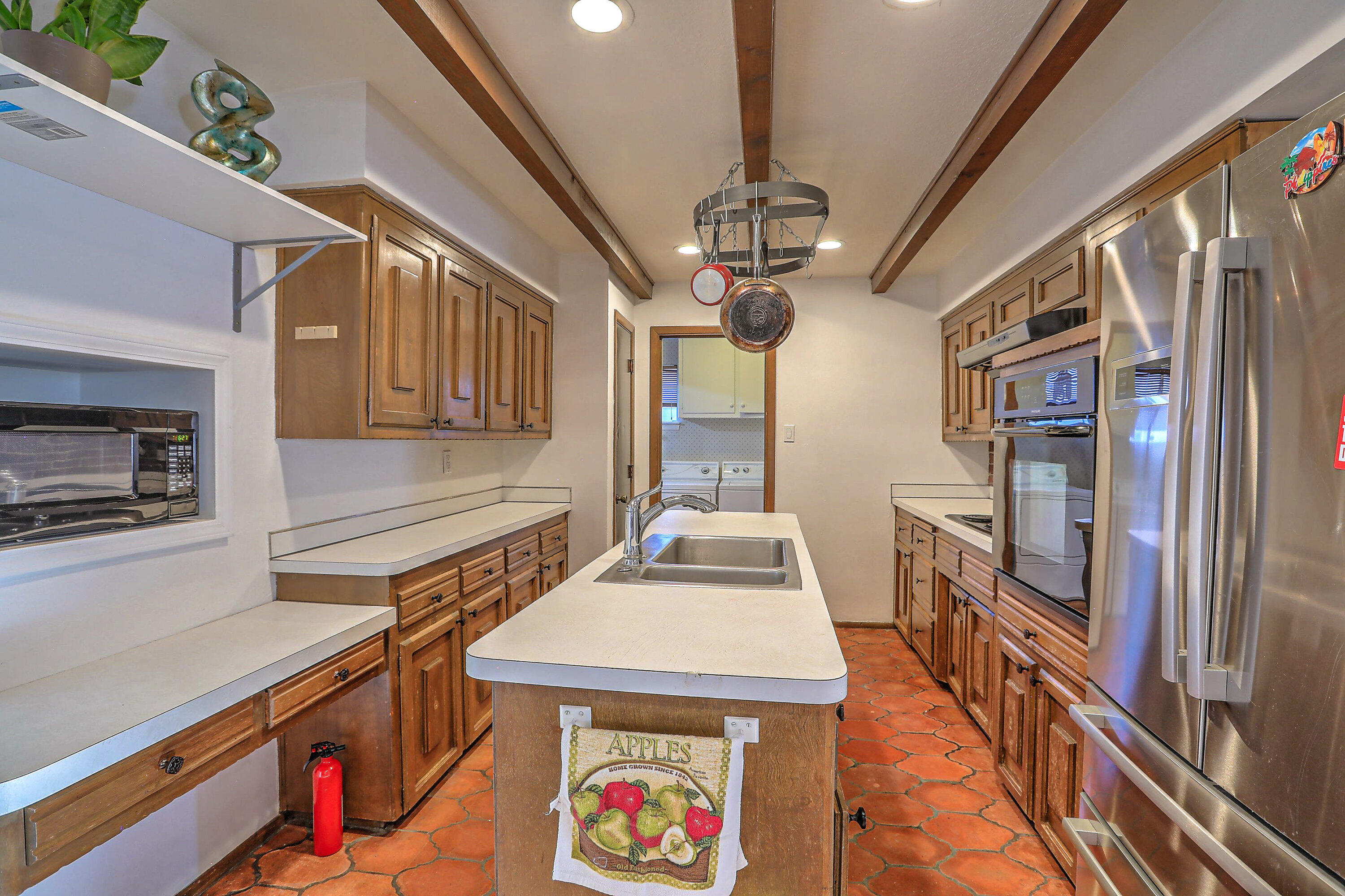 1613 EASTRIDGE Drive NE