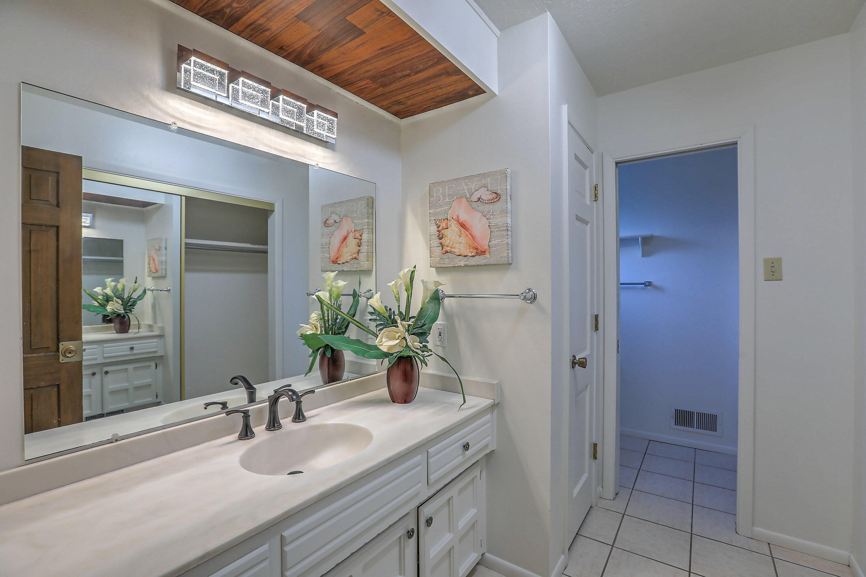 1613 EASTRIDGE Drive NE