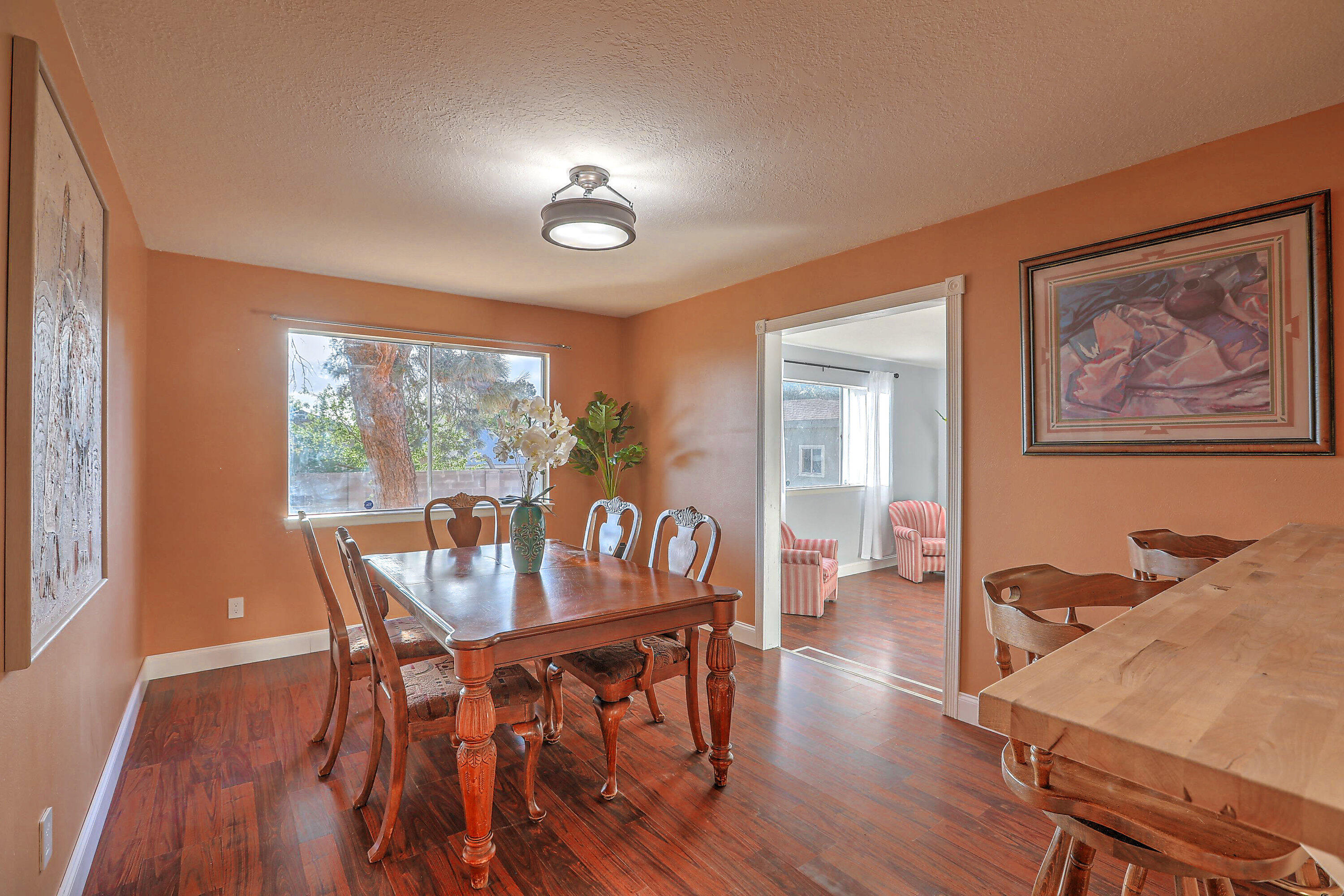 1613 EASTRIDGE Drive NE