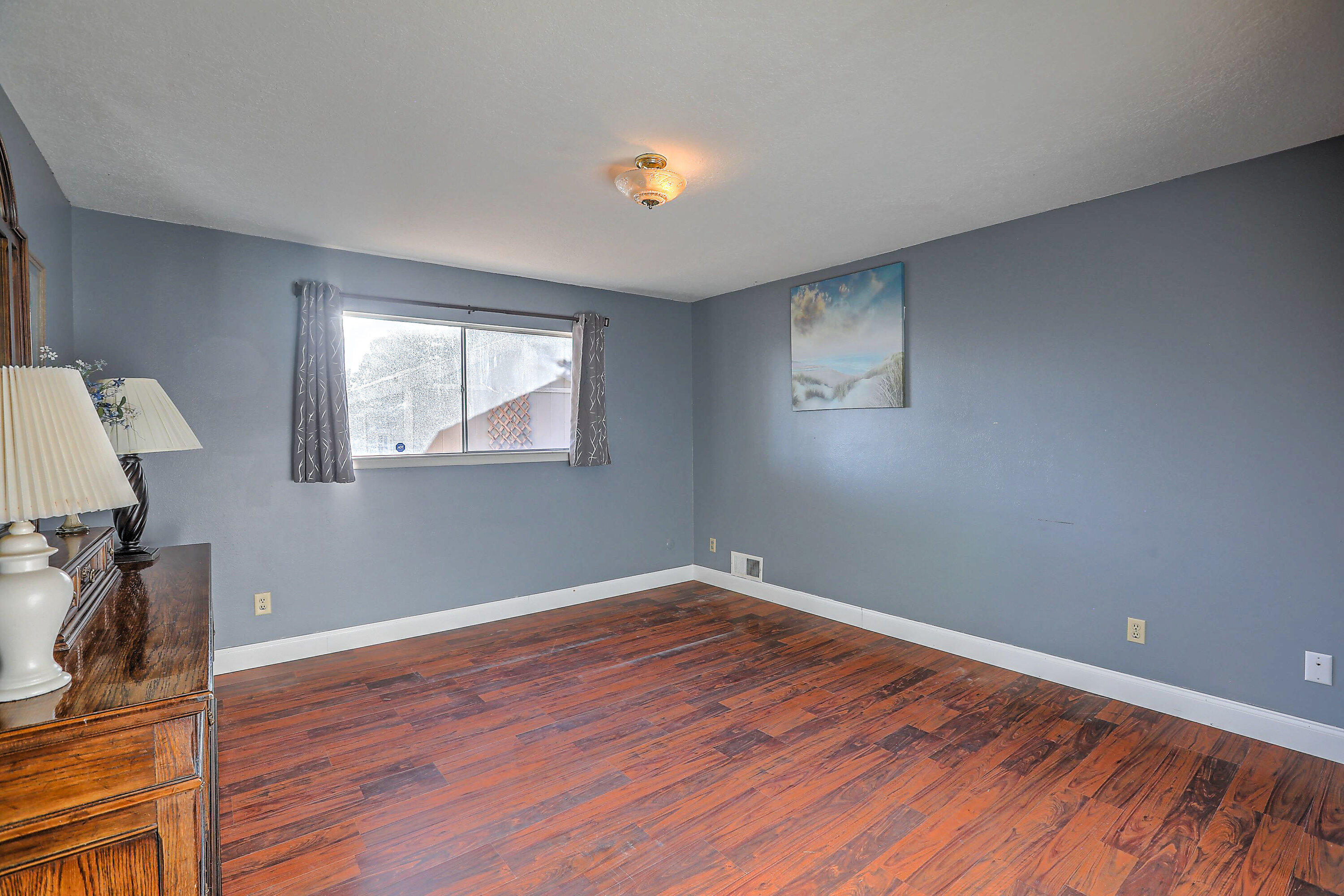 1613 EASTRIDGE Drive NE