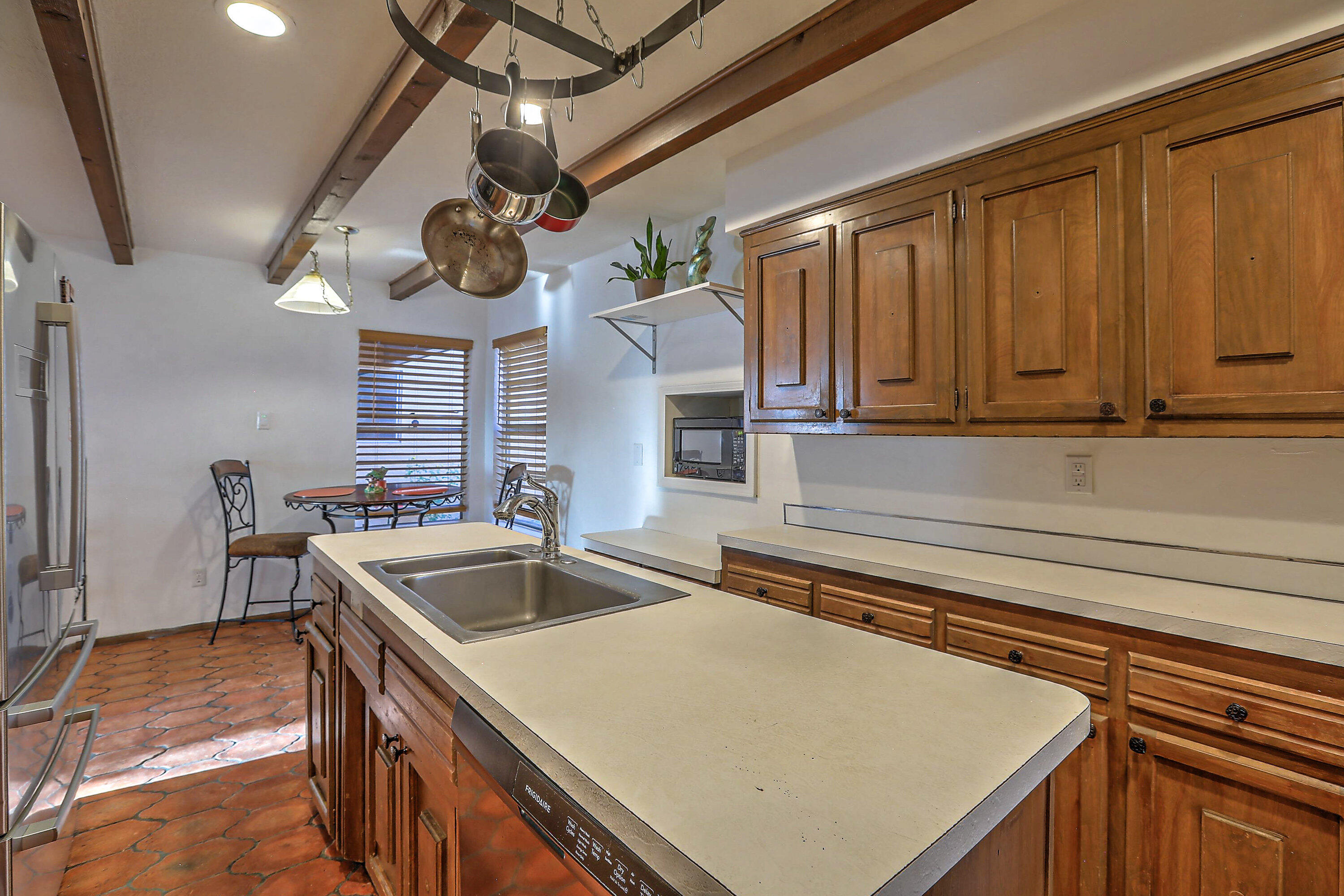 1613 EASTRIDGE Drive NE