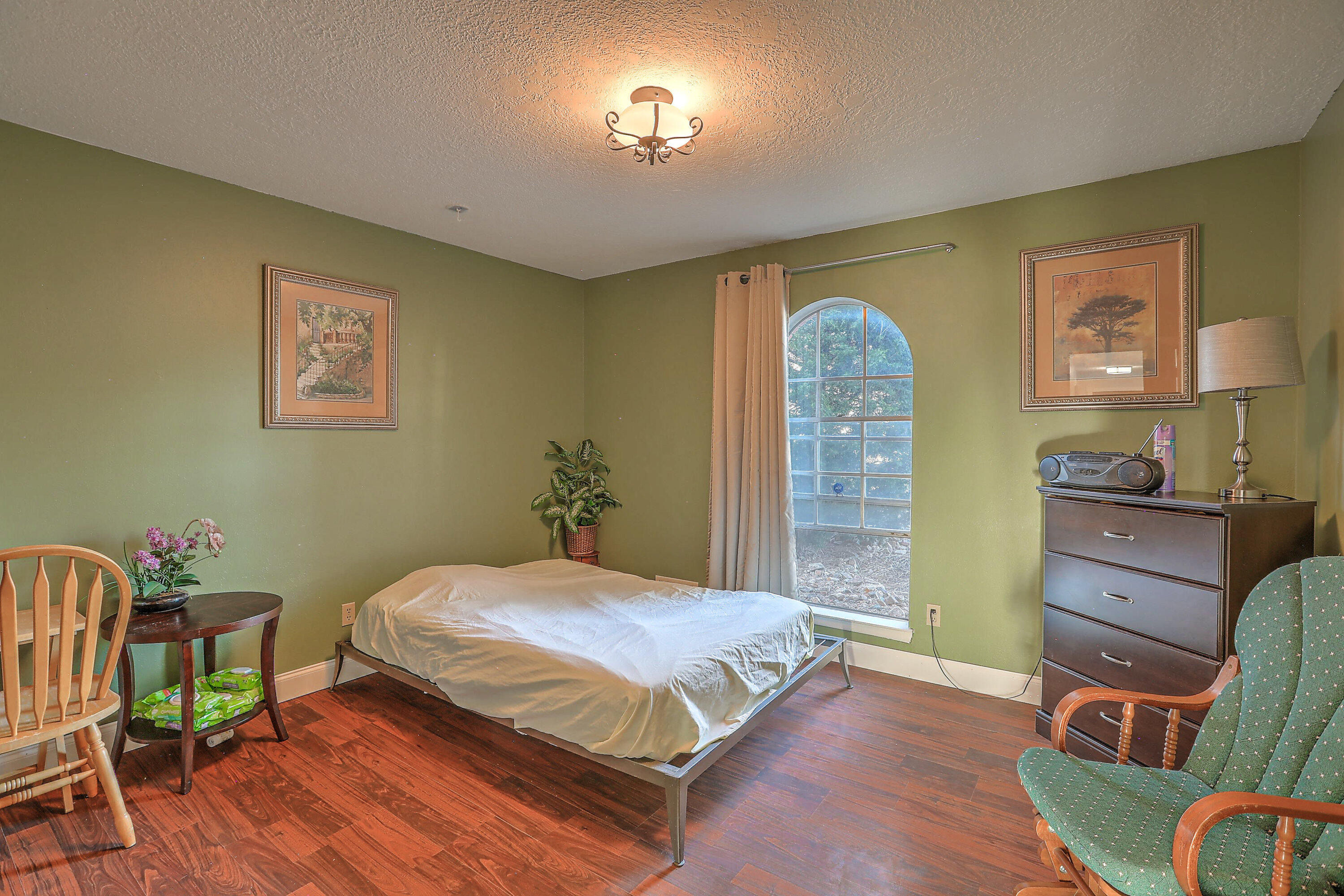 1613 EASTRIDGE Drive NE