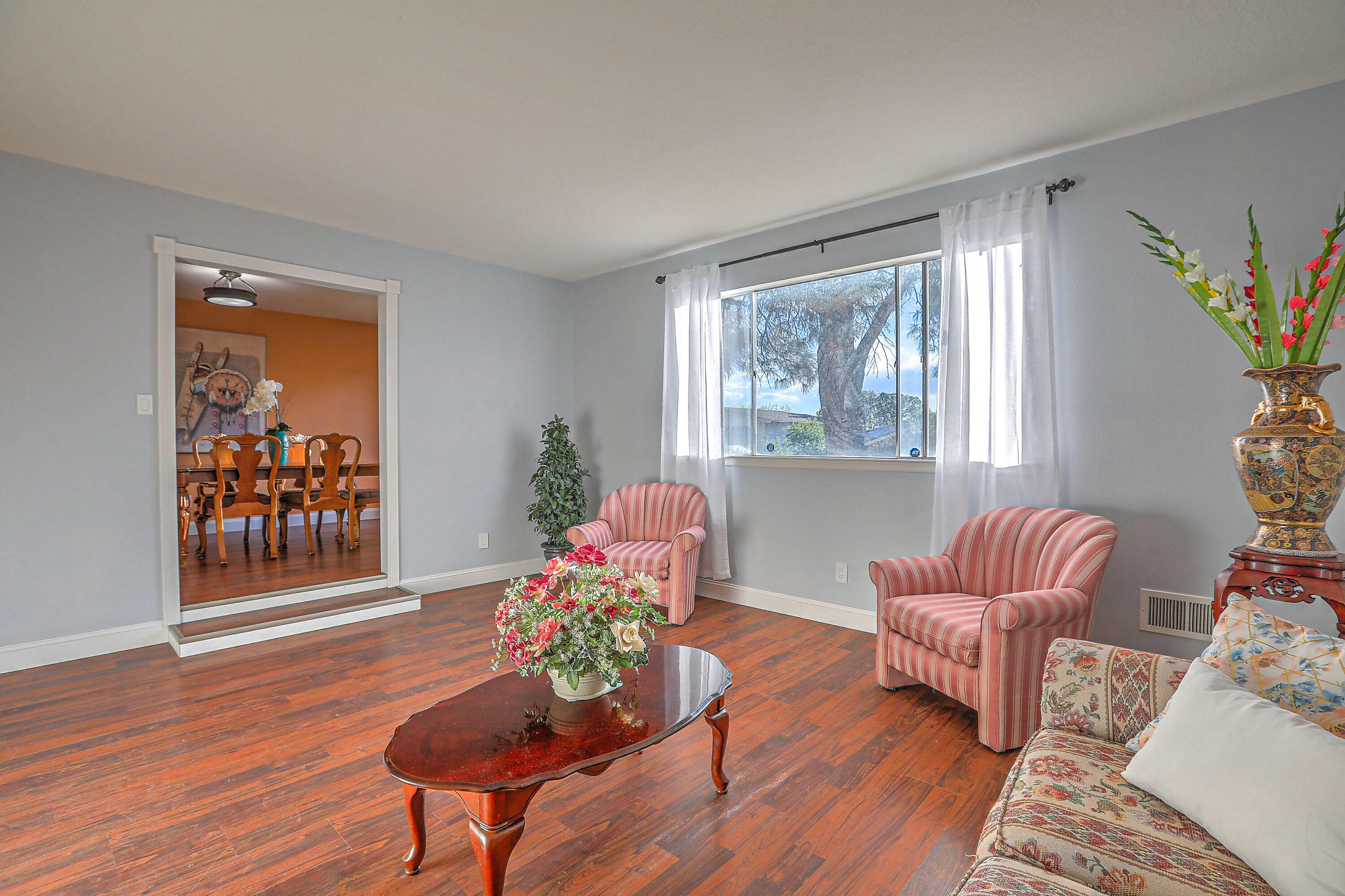 1613 EASTRIDGE Drive NE