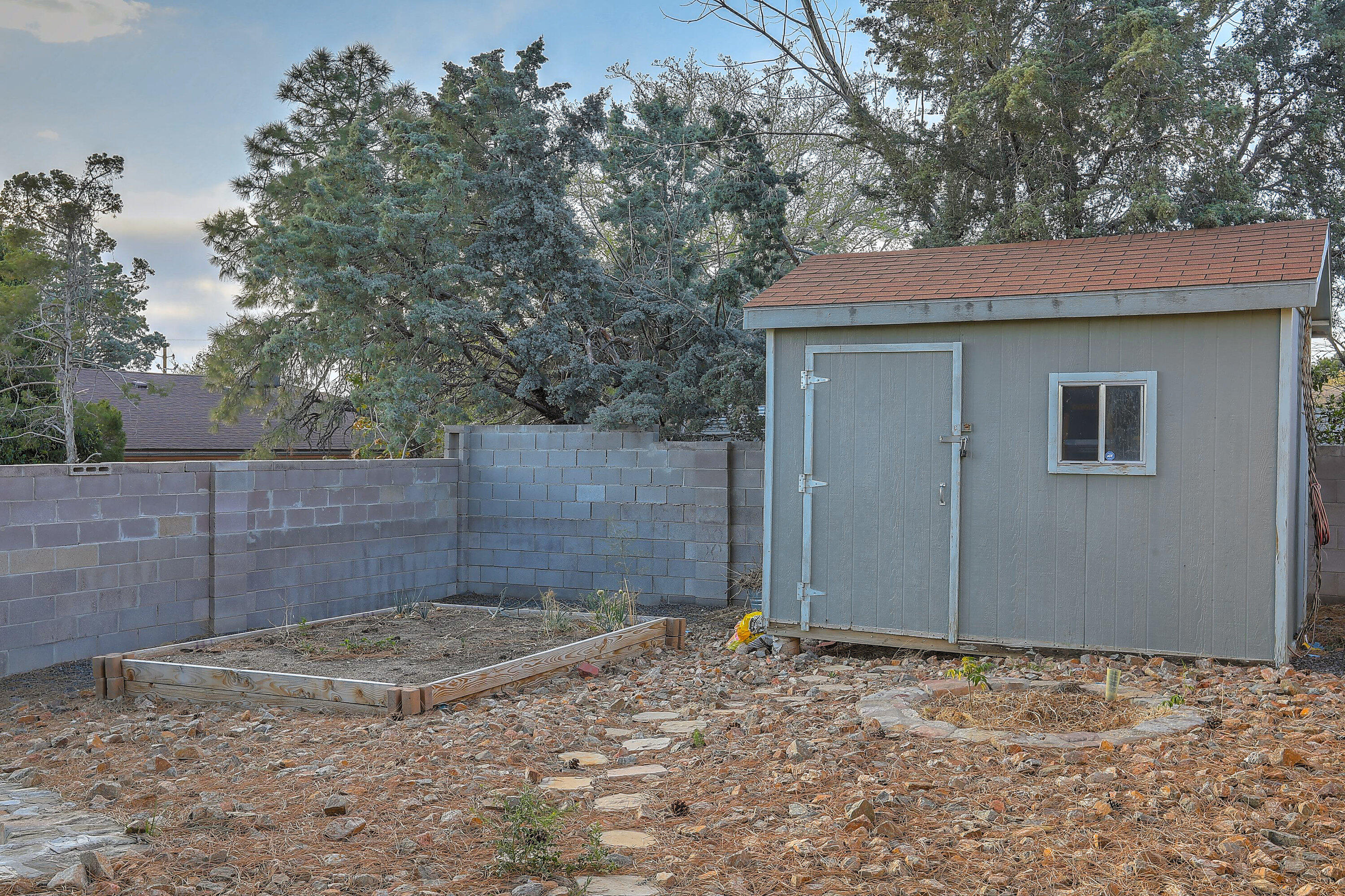 1613 EASTRIDGE Drive NE