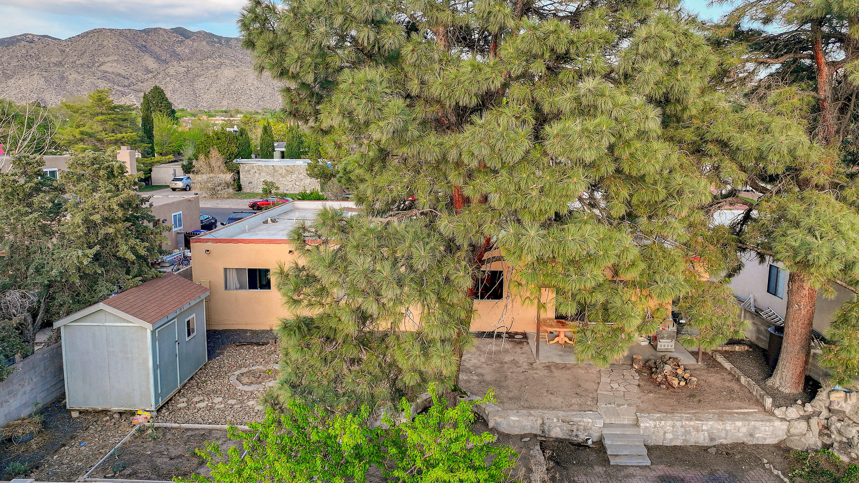 1613 EASTRIDGE Drive NE