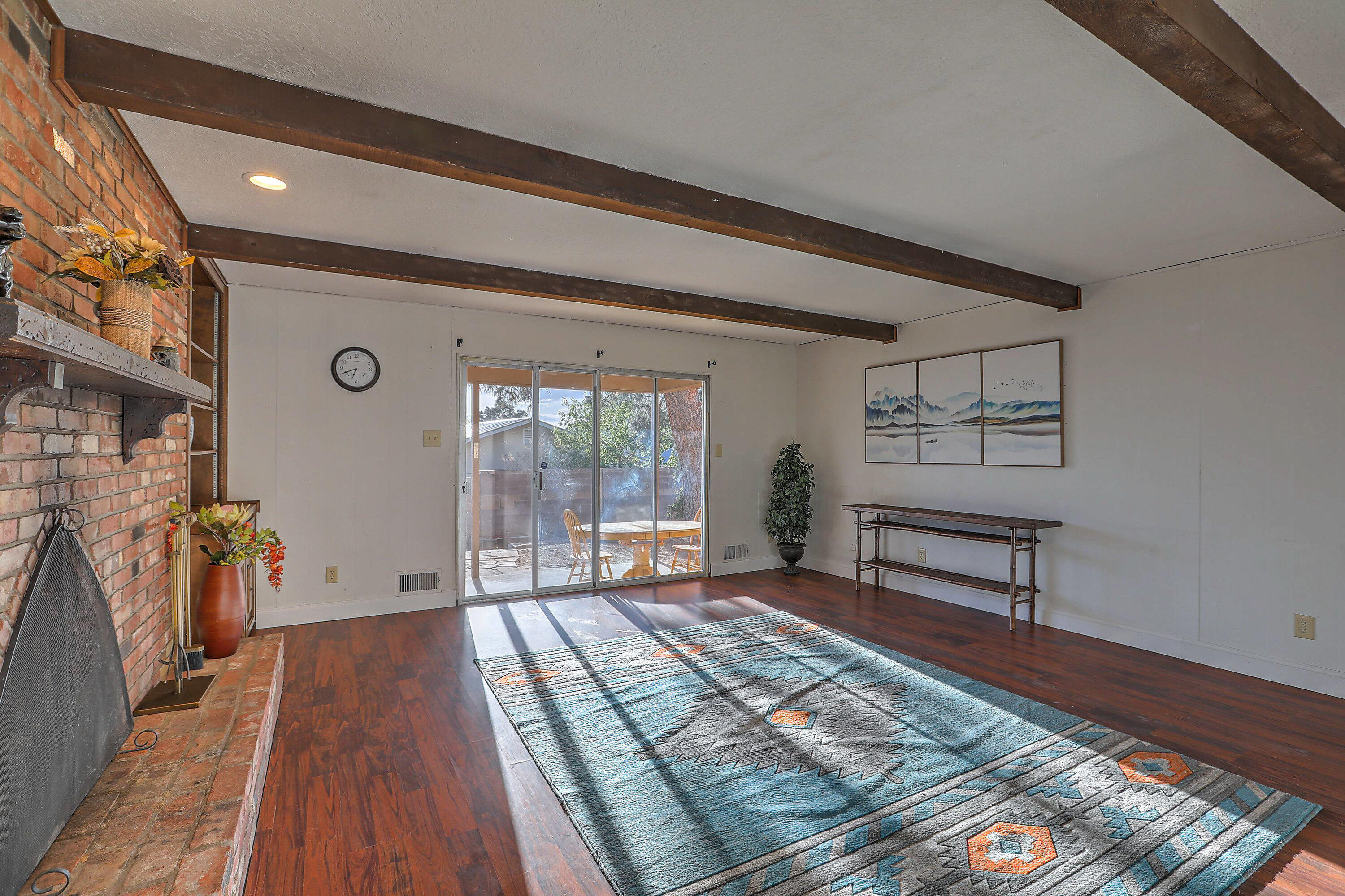 1613 EASTRIDGE Drive NE