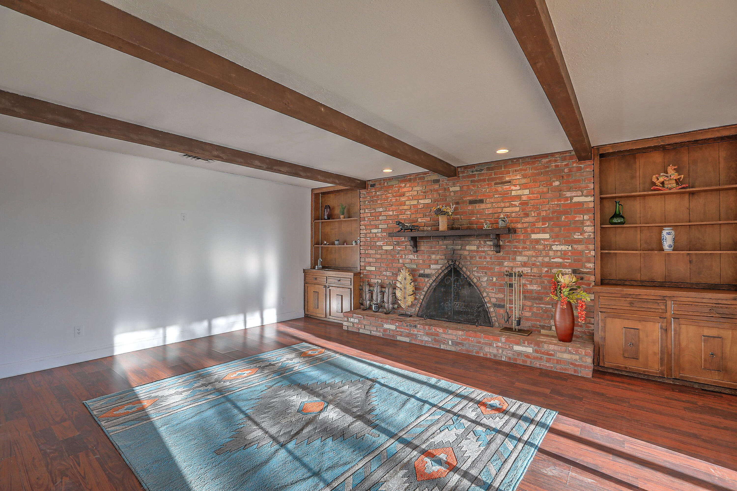 1613 EASTRIDGE Drive NE