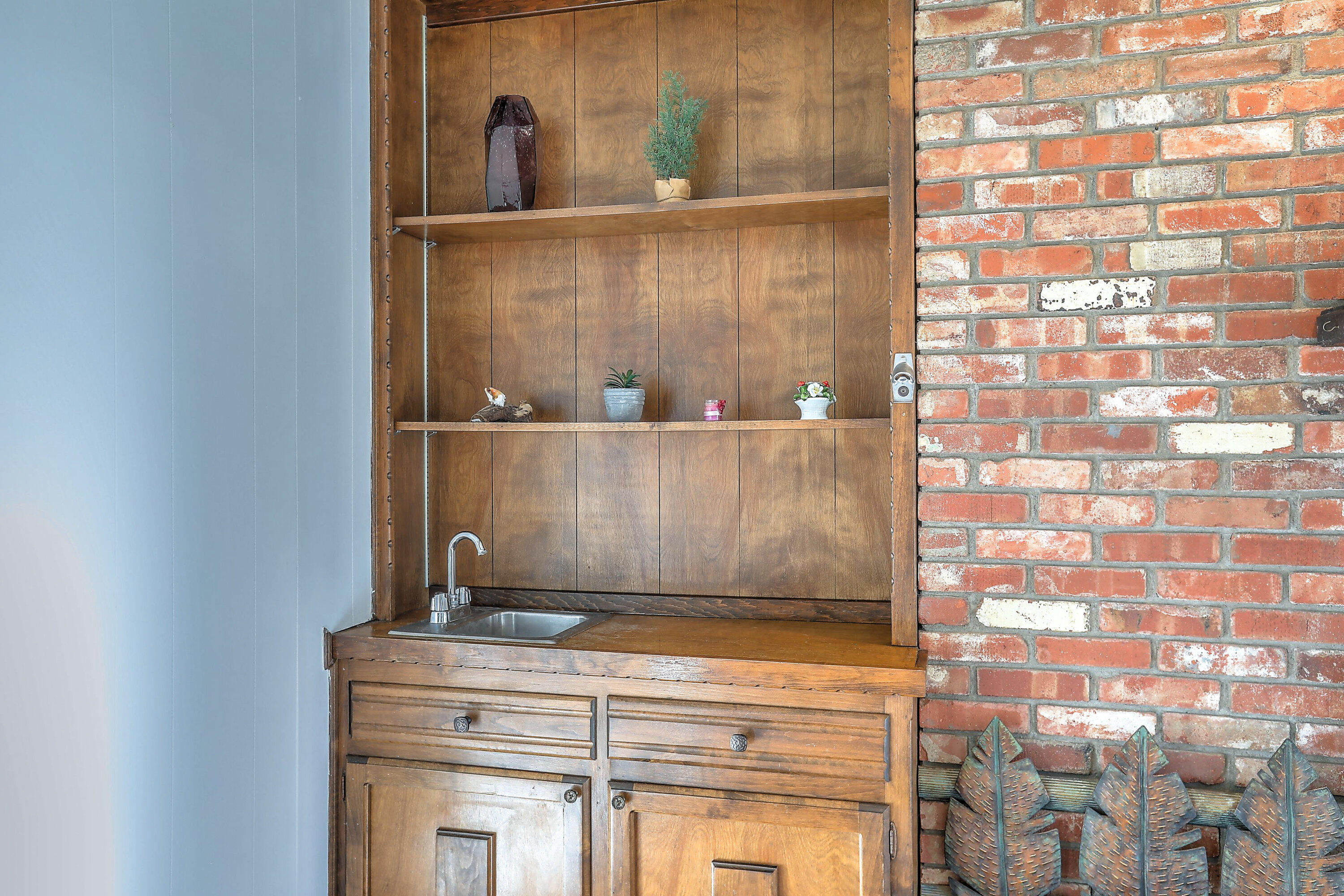 1613 EASTRIDGE Drive NE