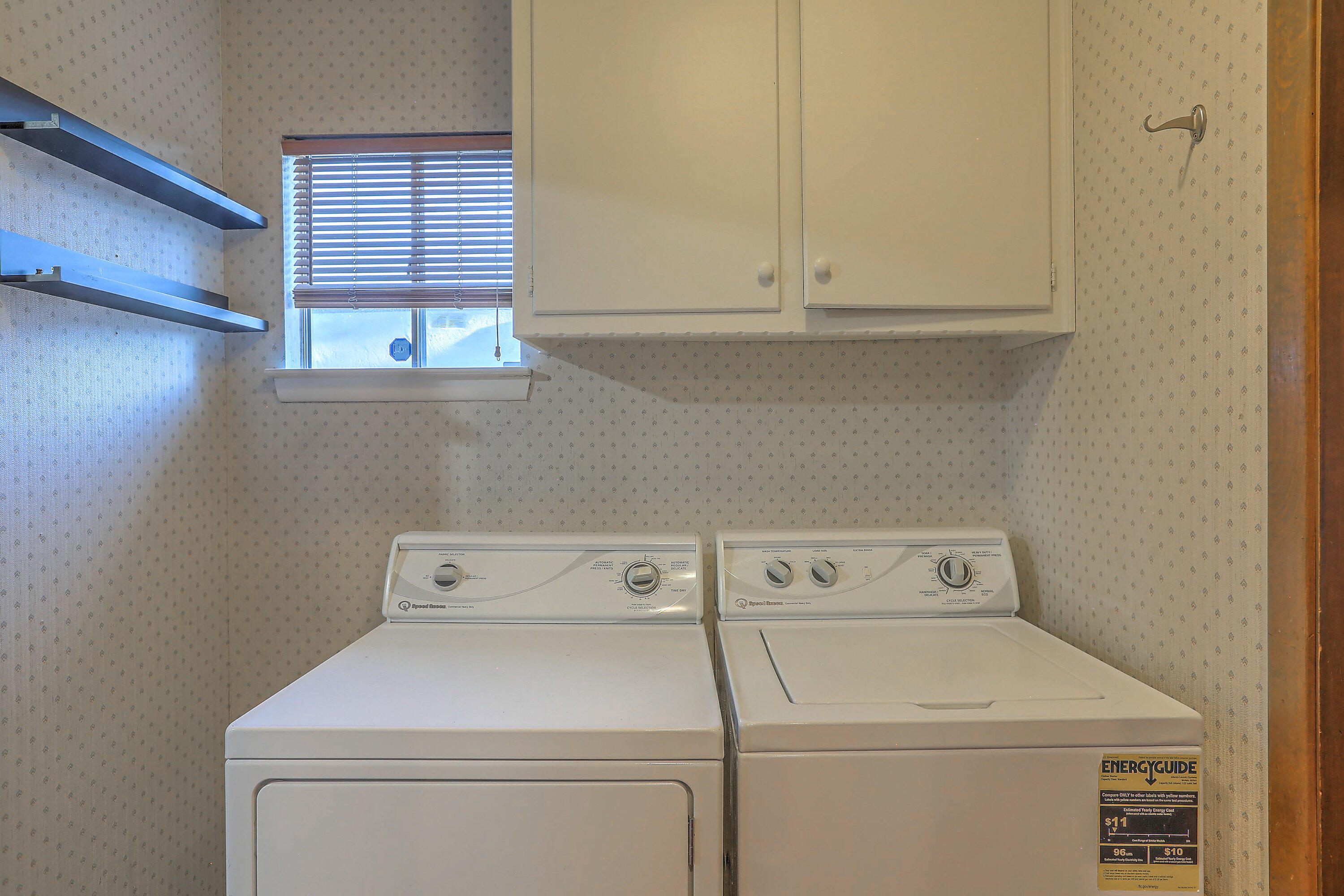 1613 EASTRIDGE Drive NE