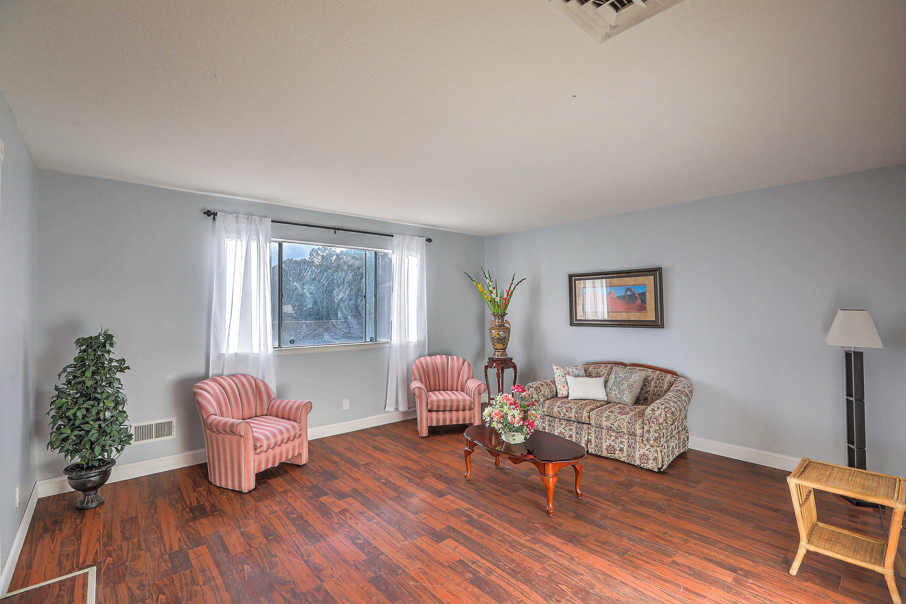 1613 EASTRIDGE Drive NE