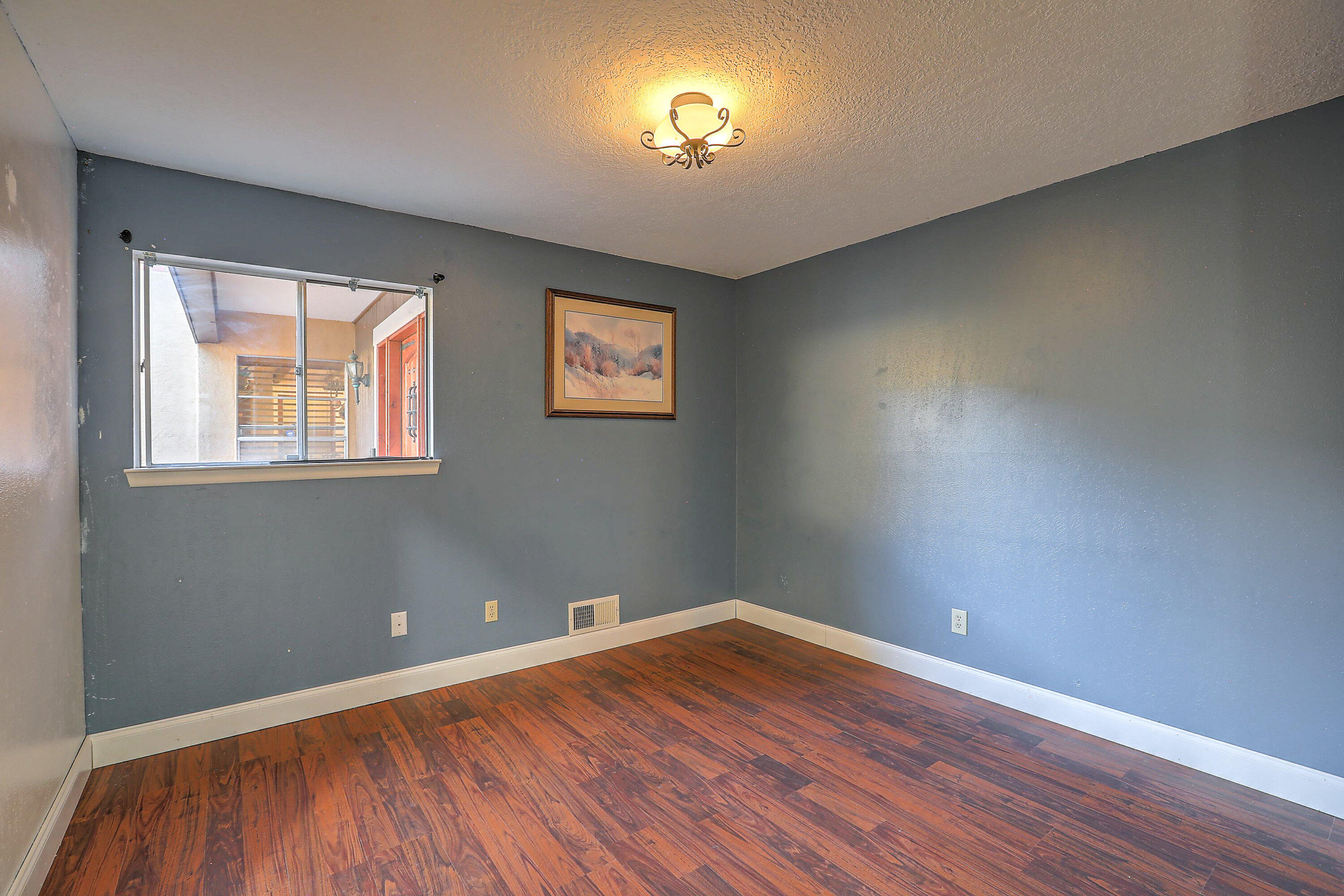 1613 EASTRIDGE Drive NE