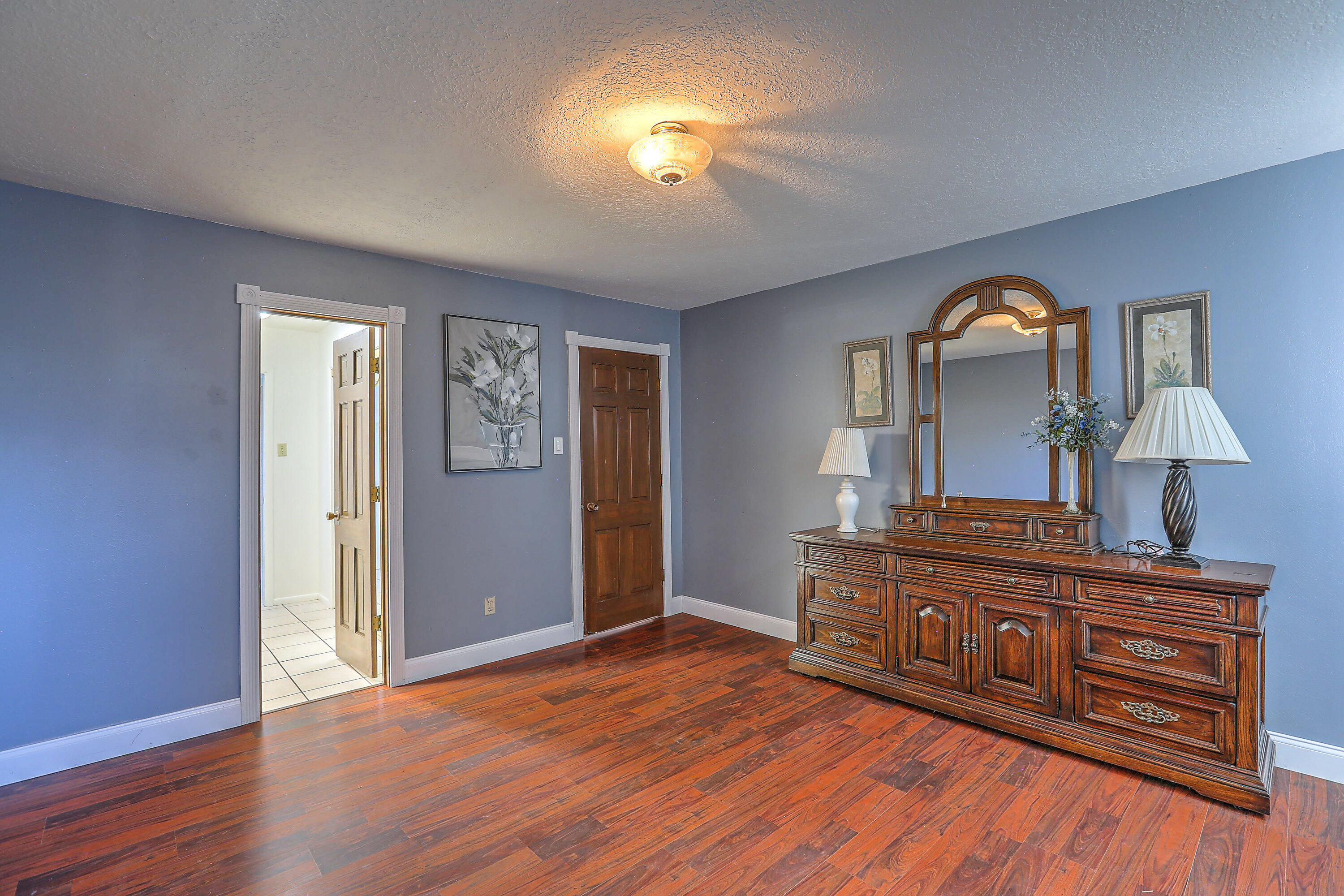 1613 EASTRIDGE Drive NE