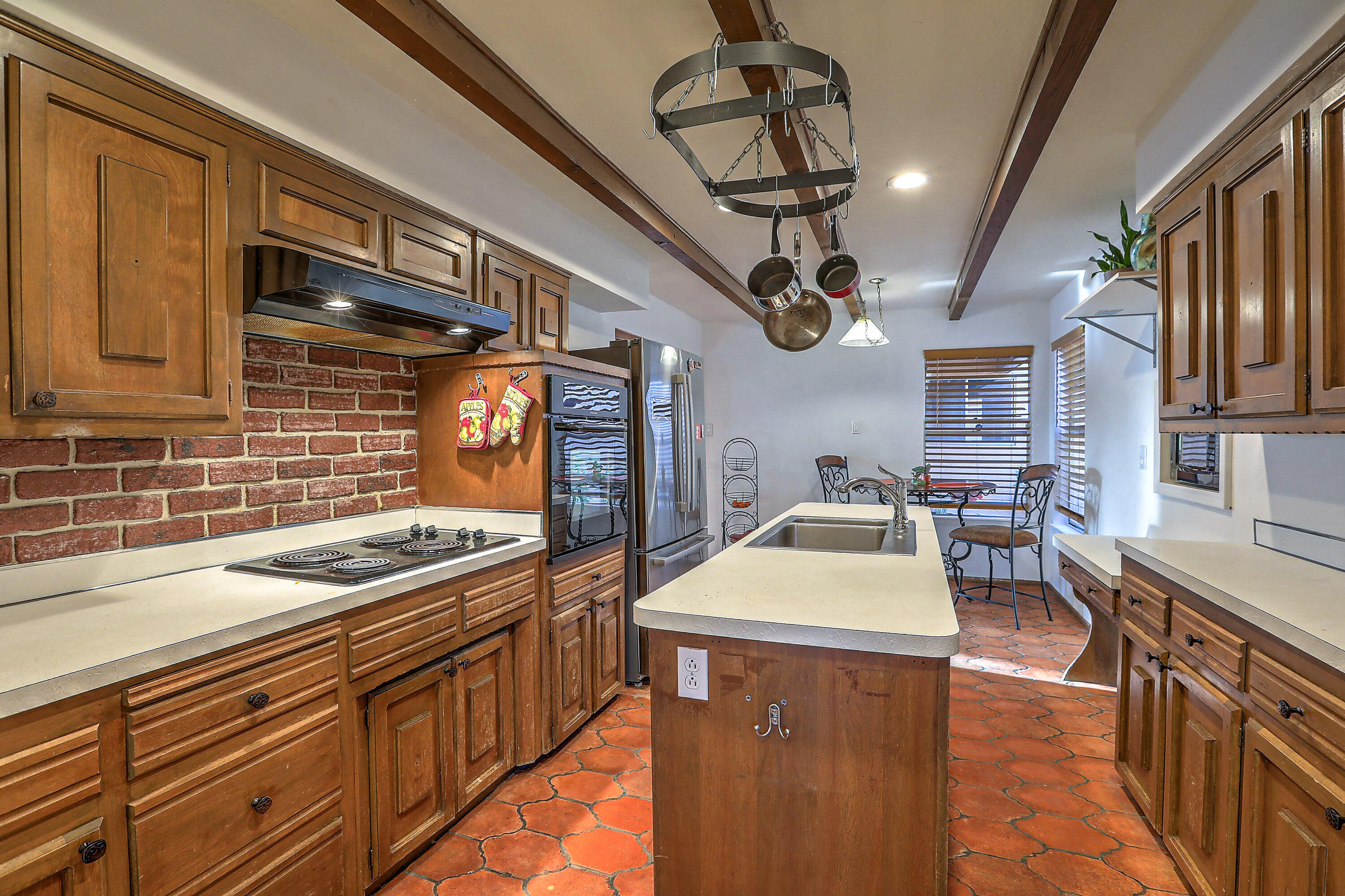 1613 EASTRIDGE Drive NE