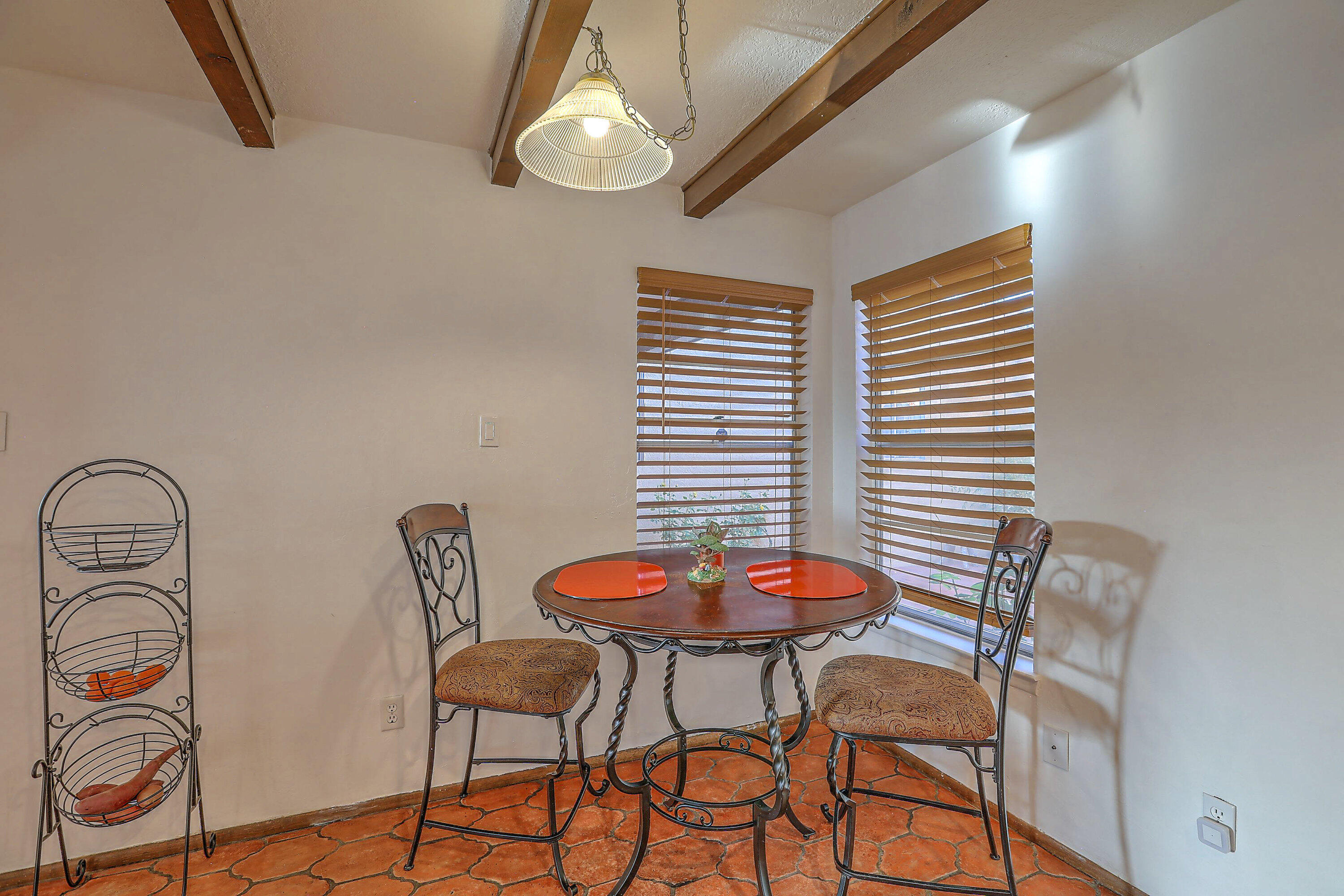 1613 EASTRIDGE Drive NE