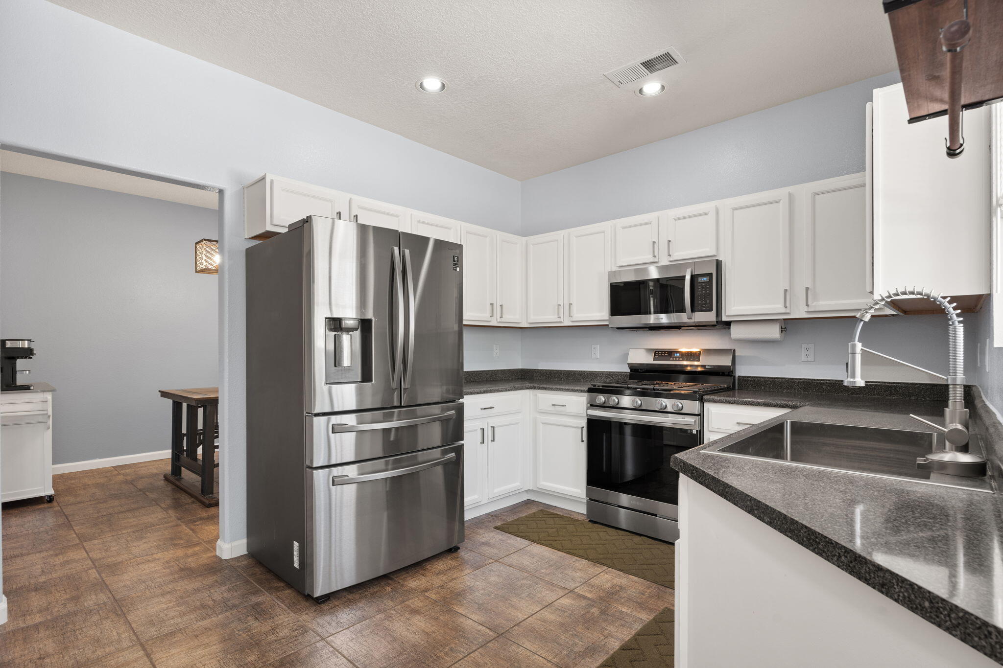 7105 AVIGNON Court NW